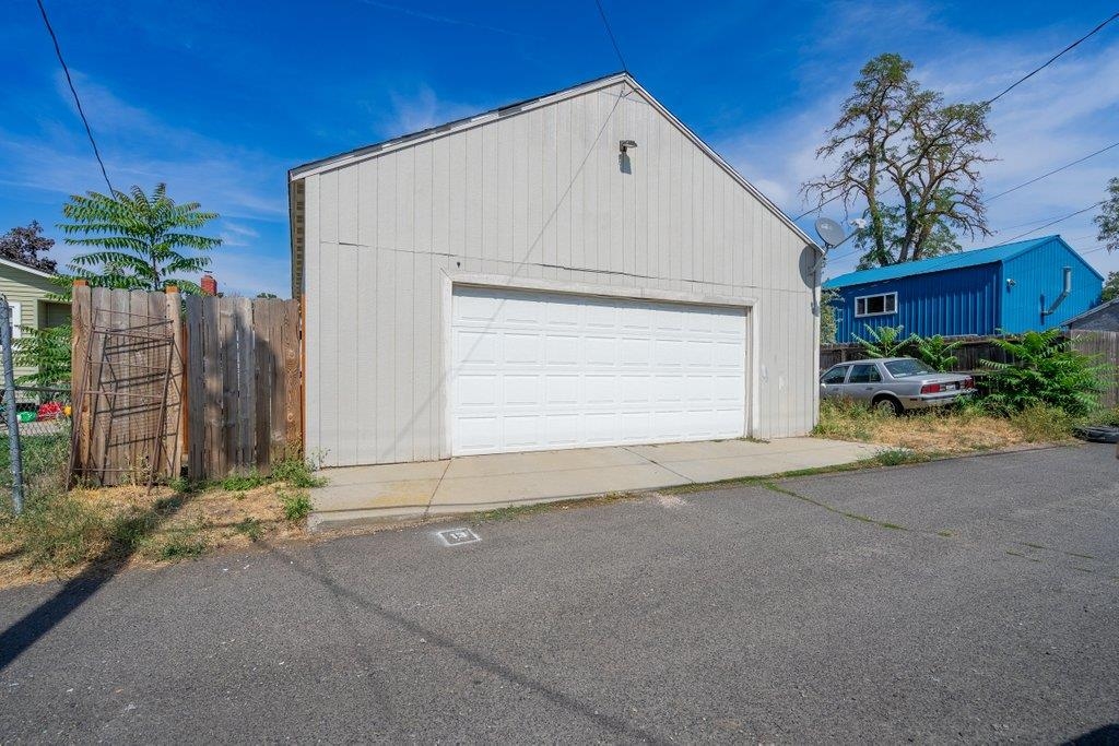 1314 E Lacrosse Ave