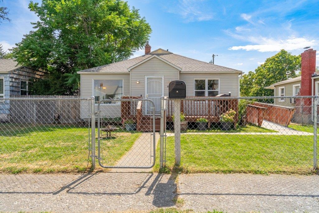 1314 E Lacrosse Ave