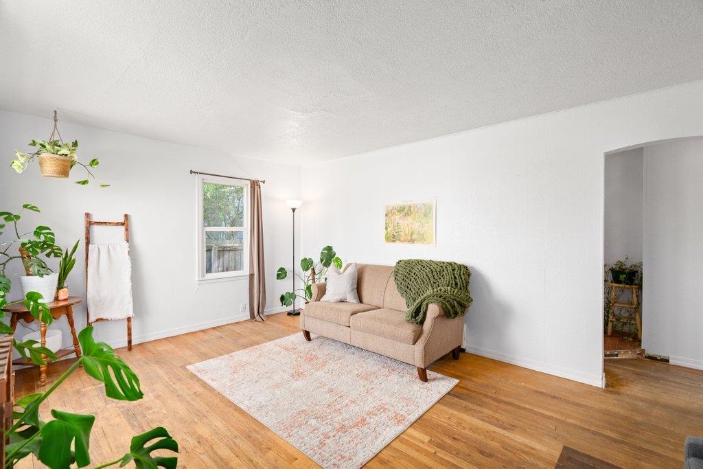1314 E Lacrosse Ave