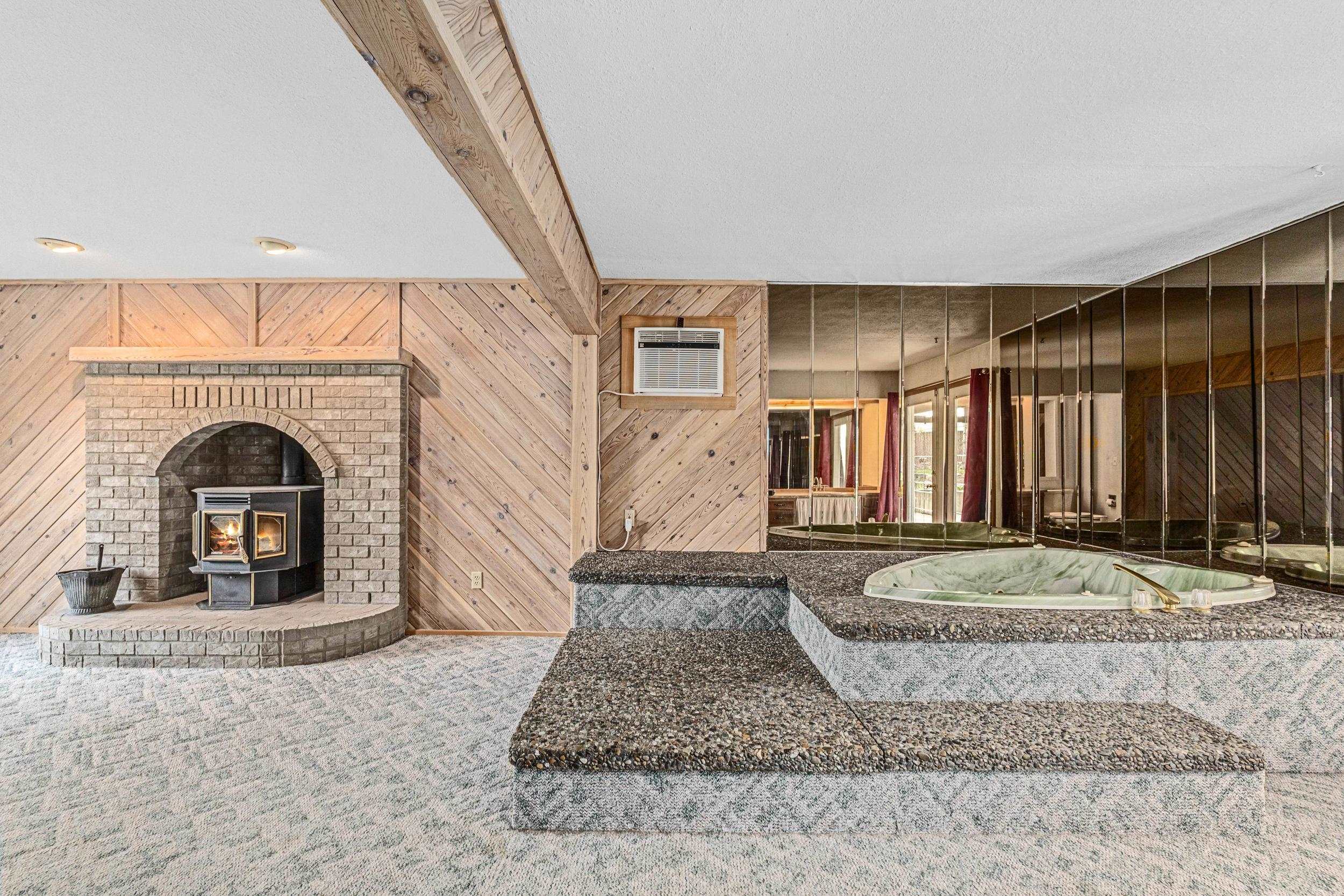 102 Crestview Dr