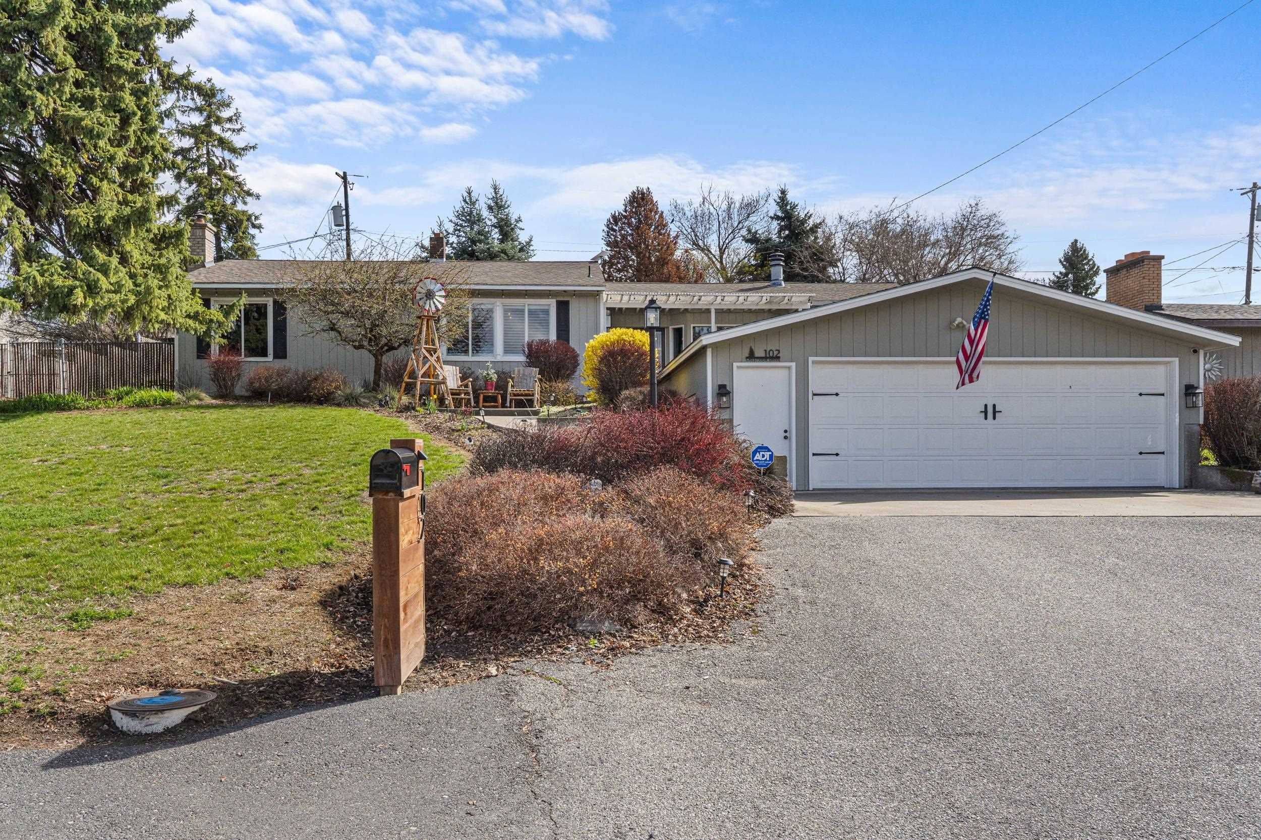 102 Crestview Dr