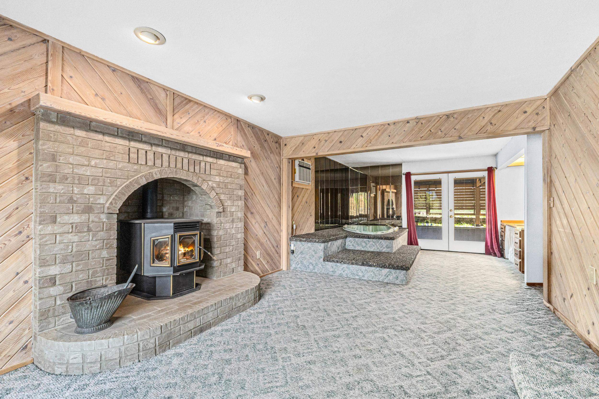 102 Crestview Dr