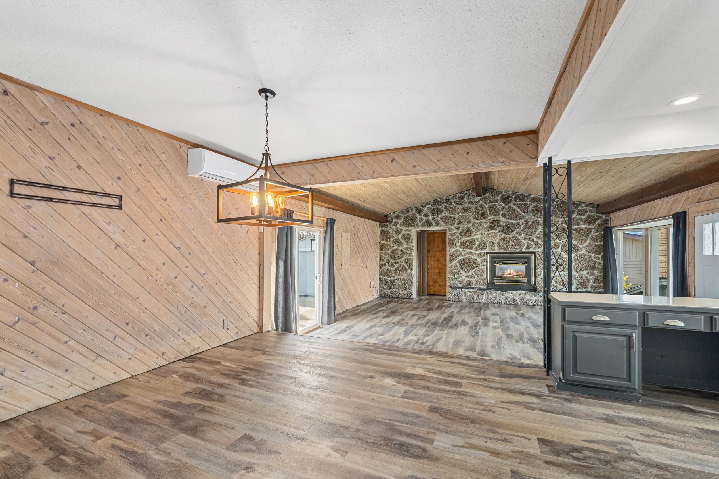 102 Crestview Dr