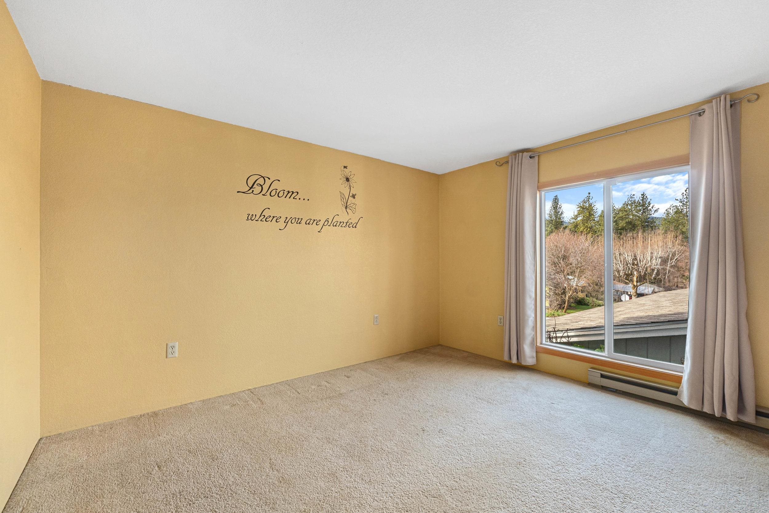 102 Crestview Dr