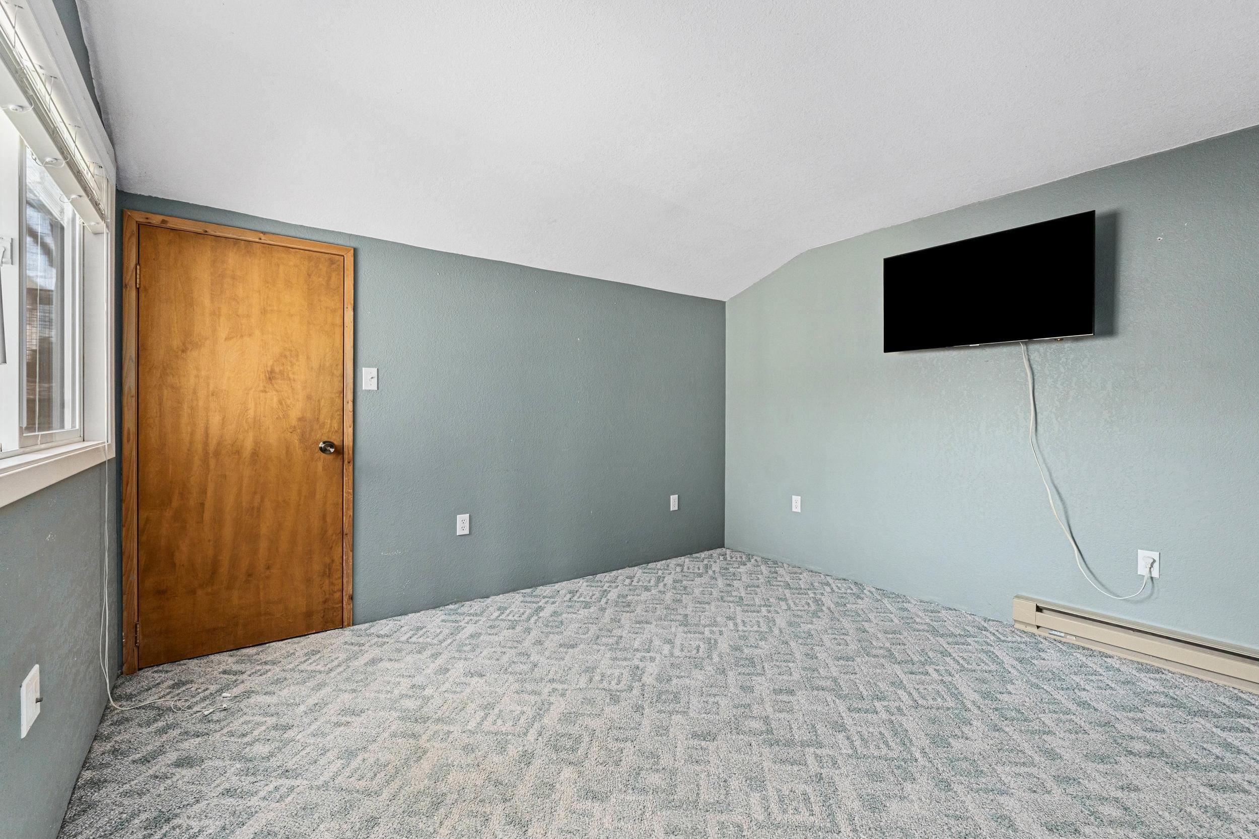 102 Crestview Dr