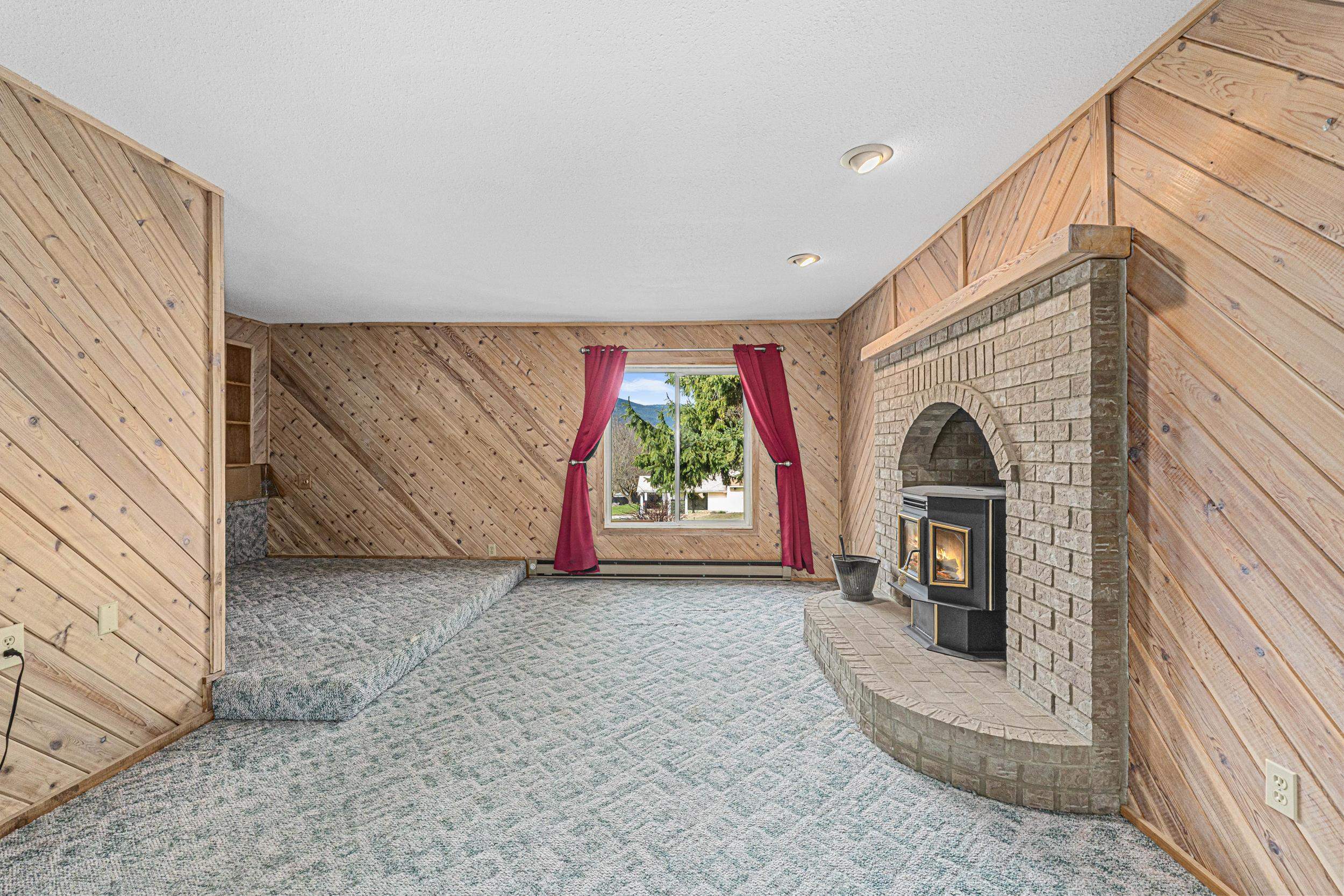 102 Crestview Dr