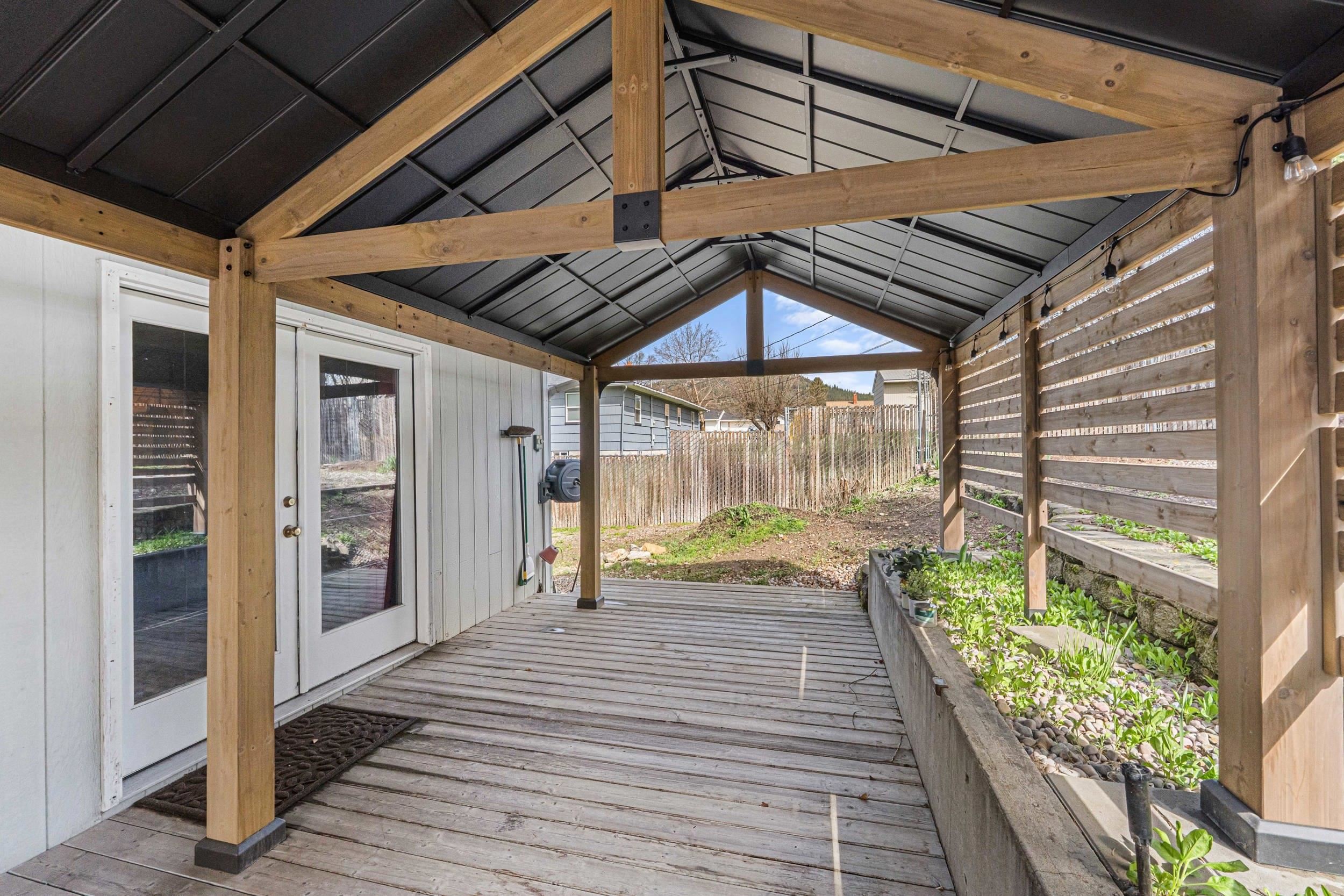 102 Crestview Dr
