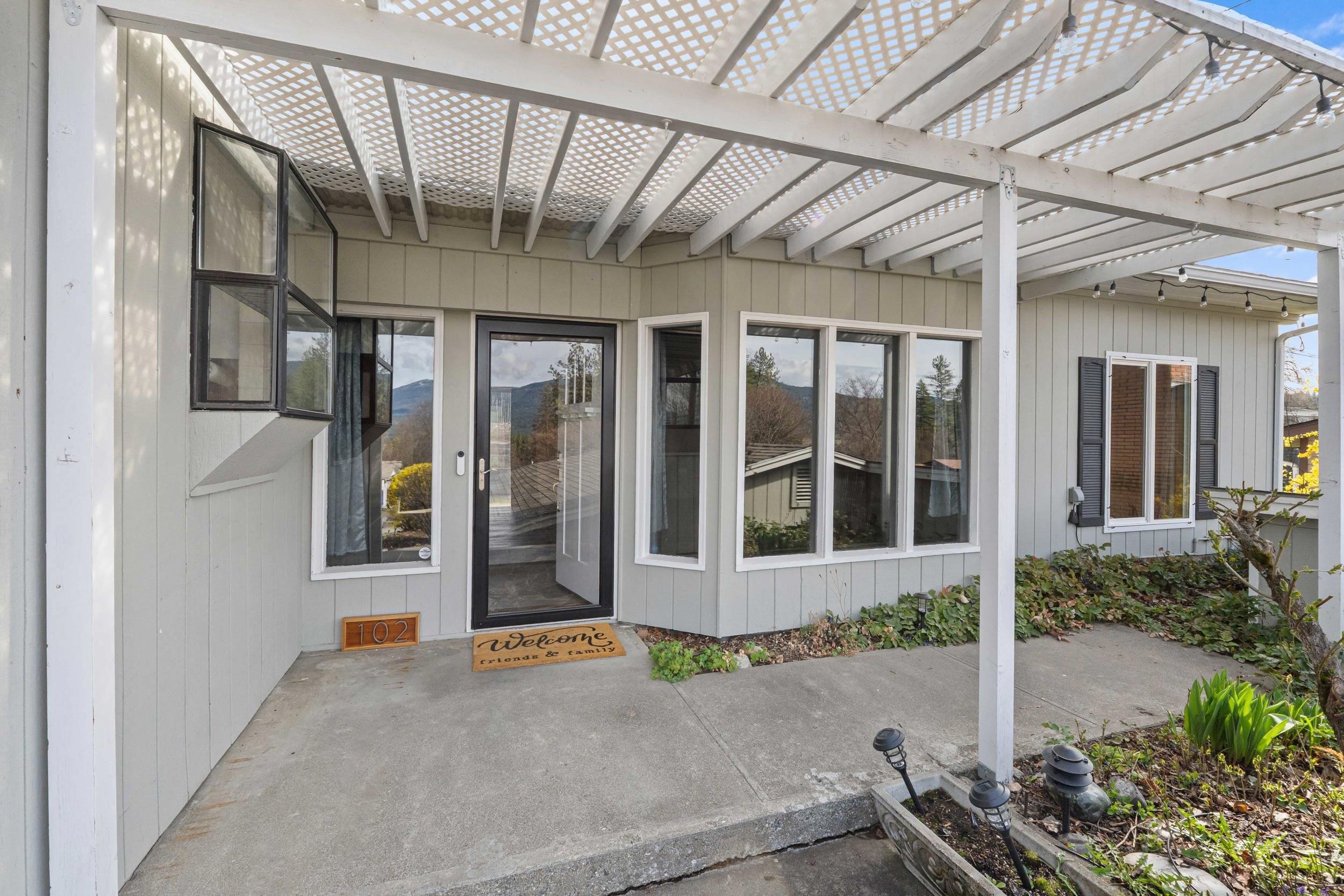 102 Crestview Dr