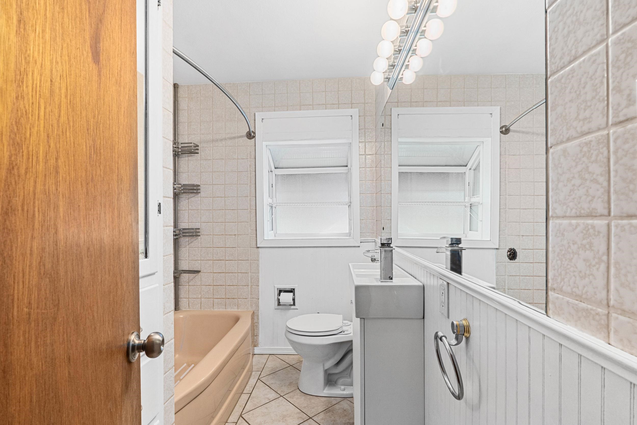 102 Crestview Dr