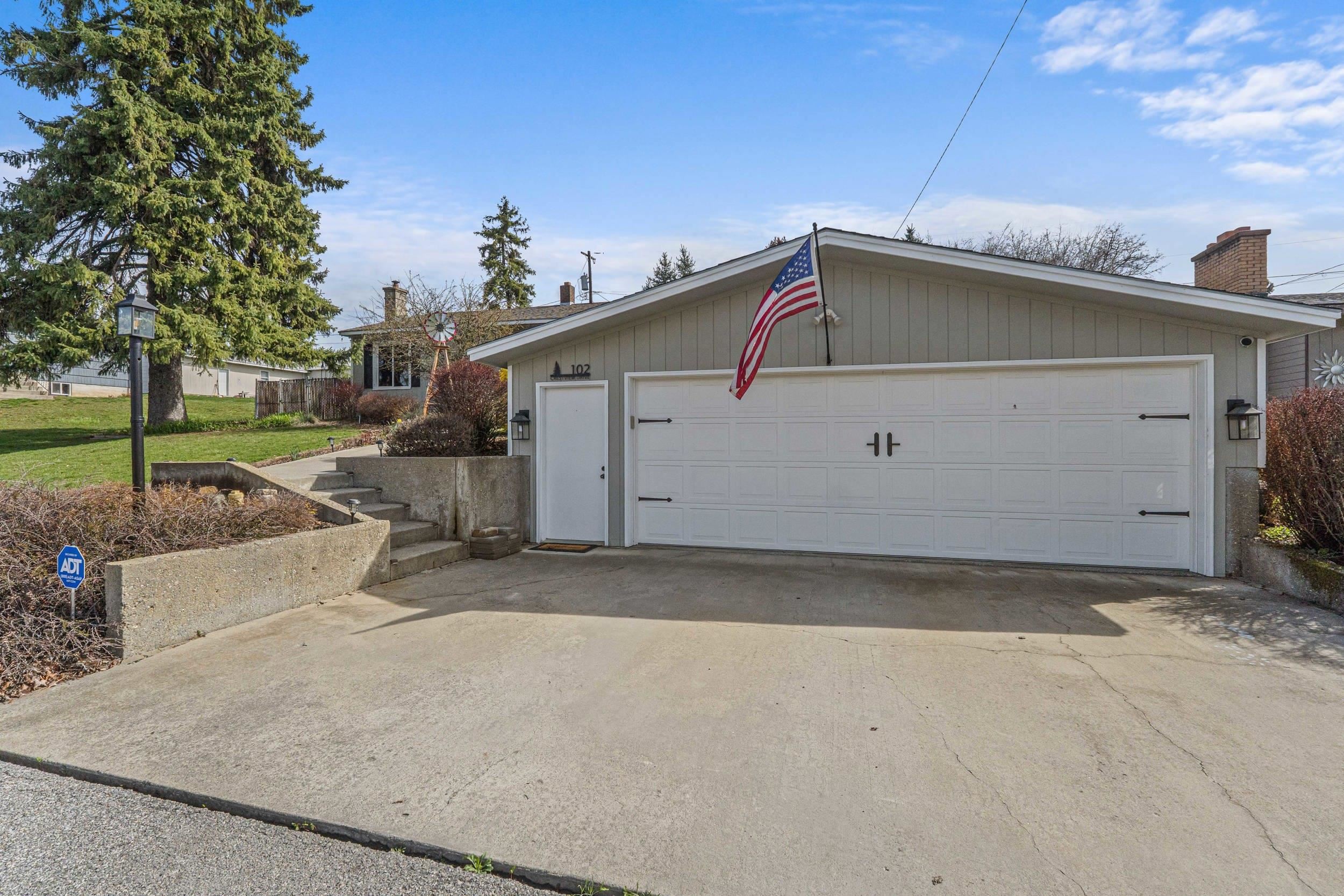 102 Crestview Dr