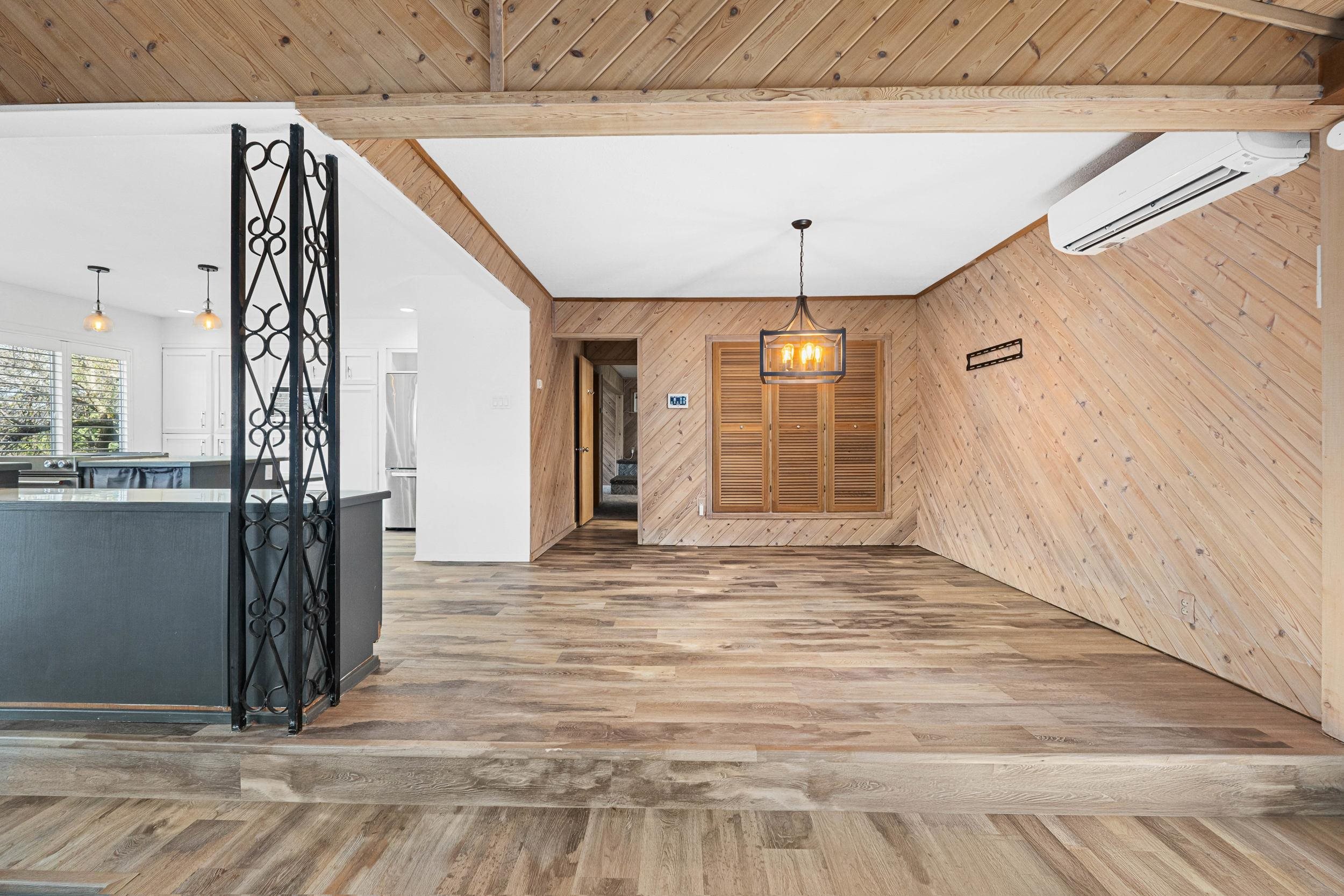102 Crestview Dr