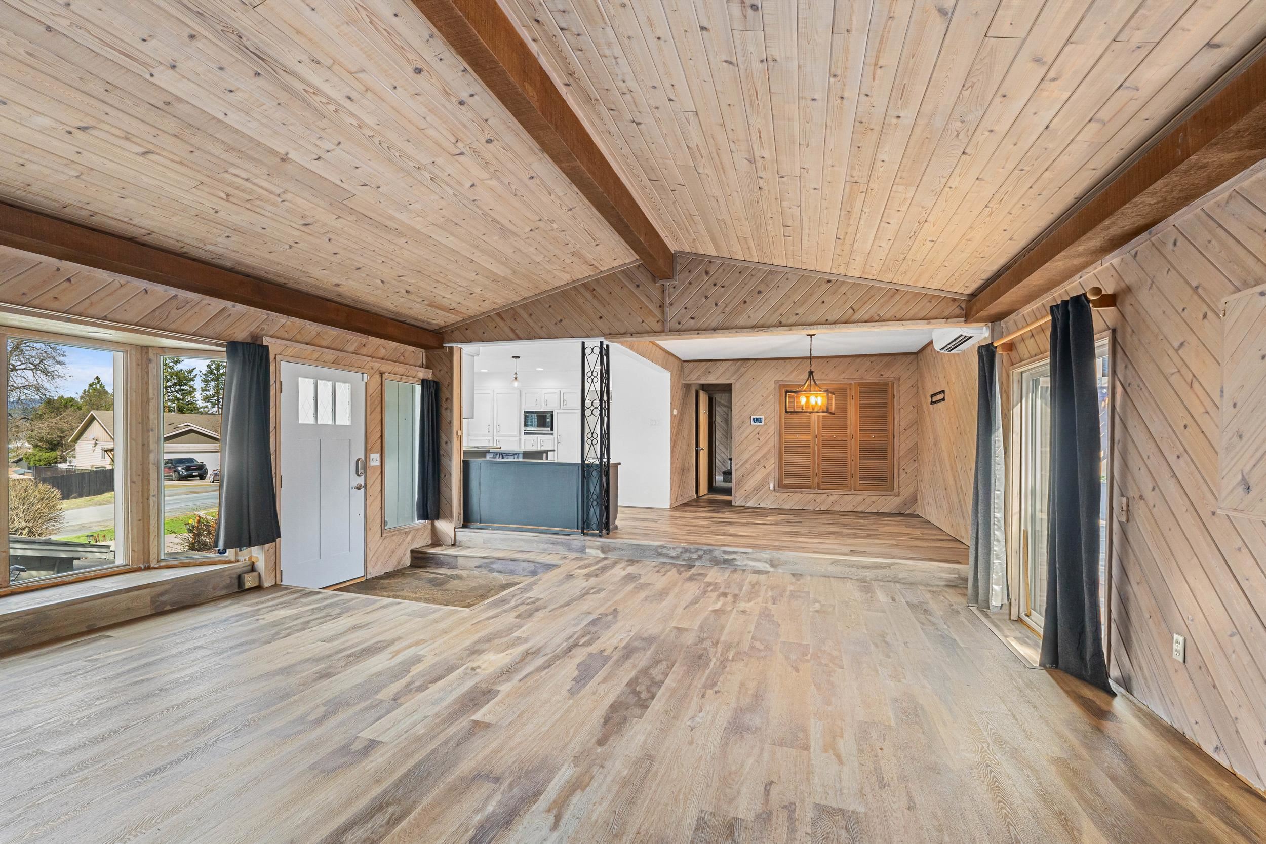 102 Crestview Dr
