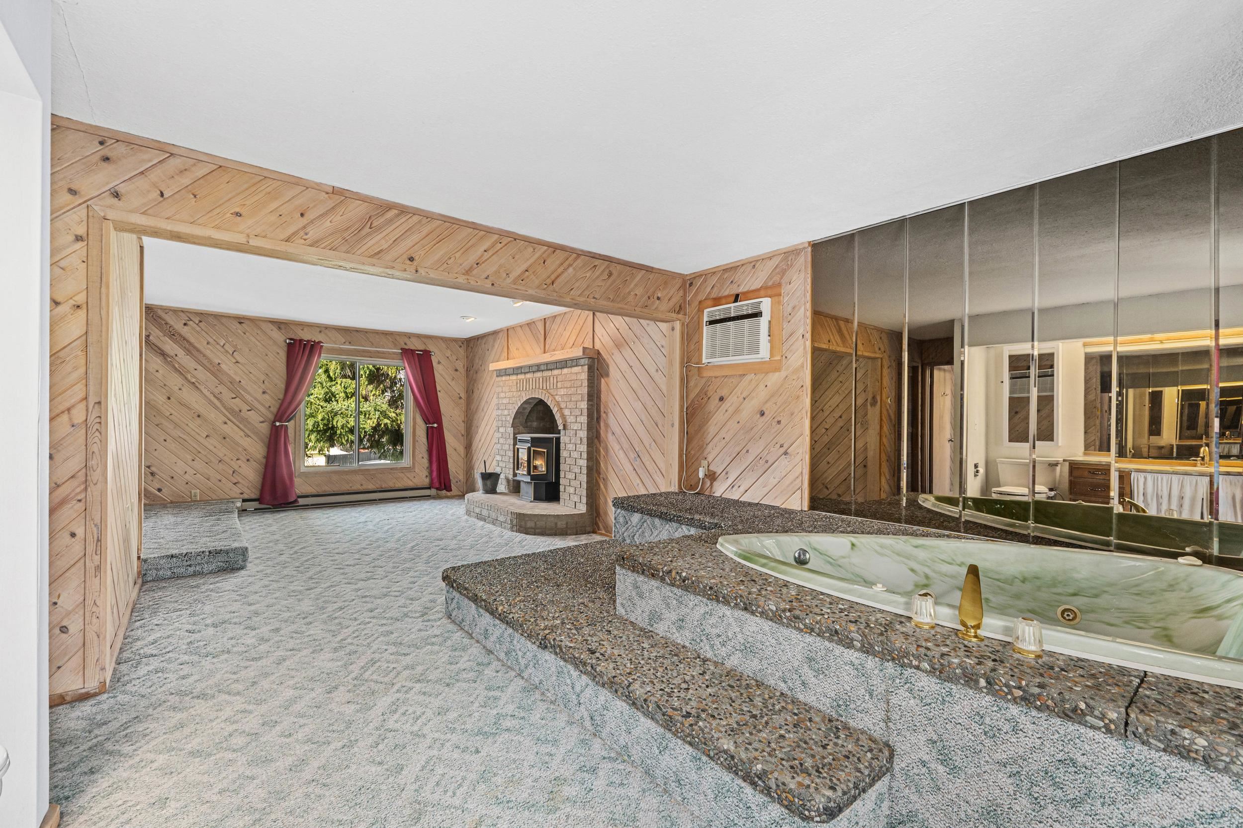 102 Crestview Dr