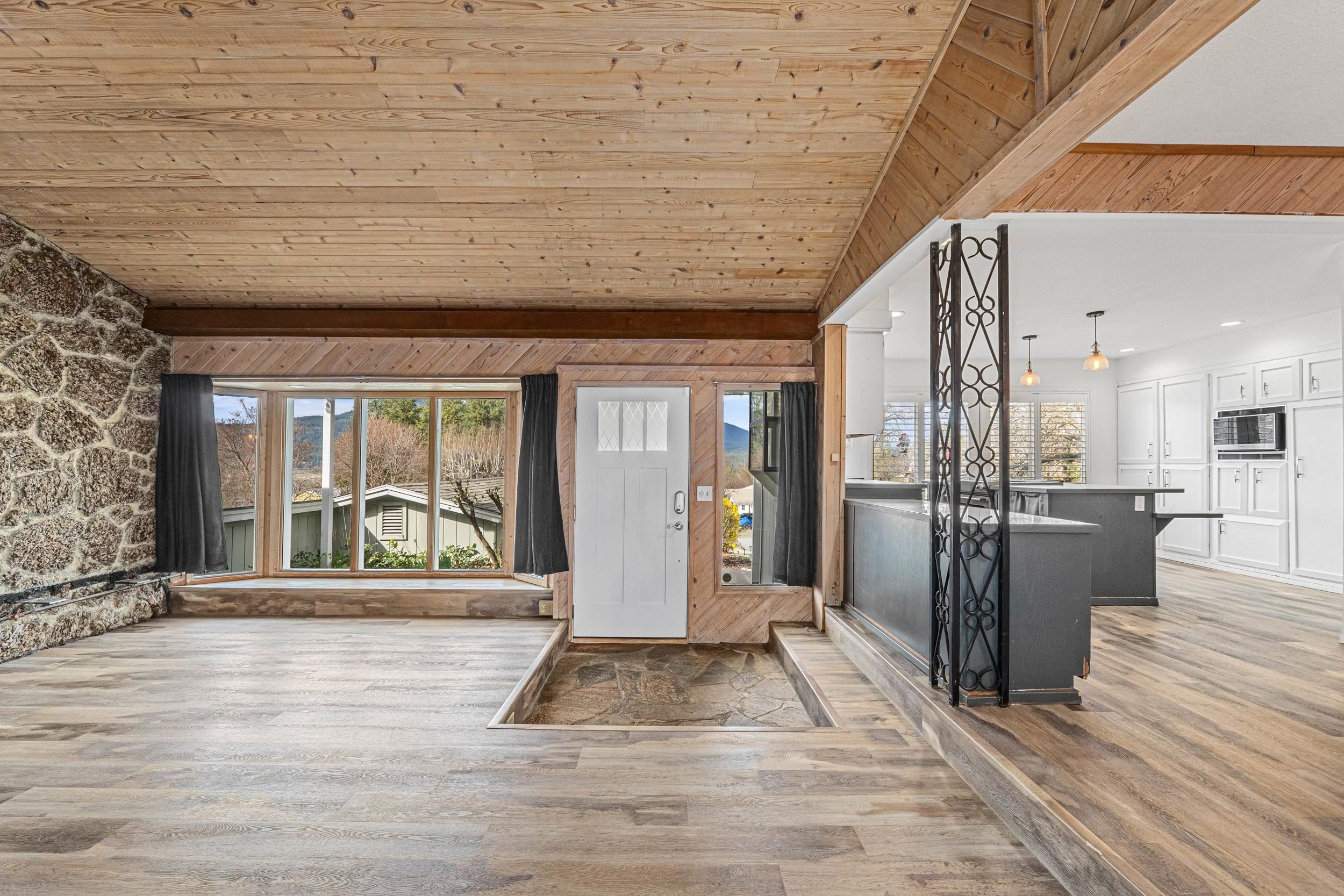 102 Crestview Dr