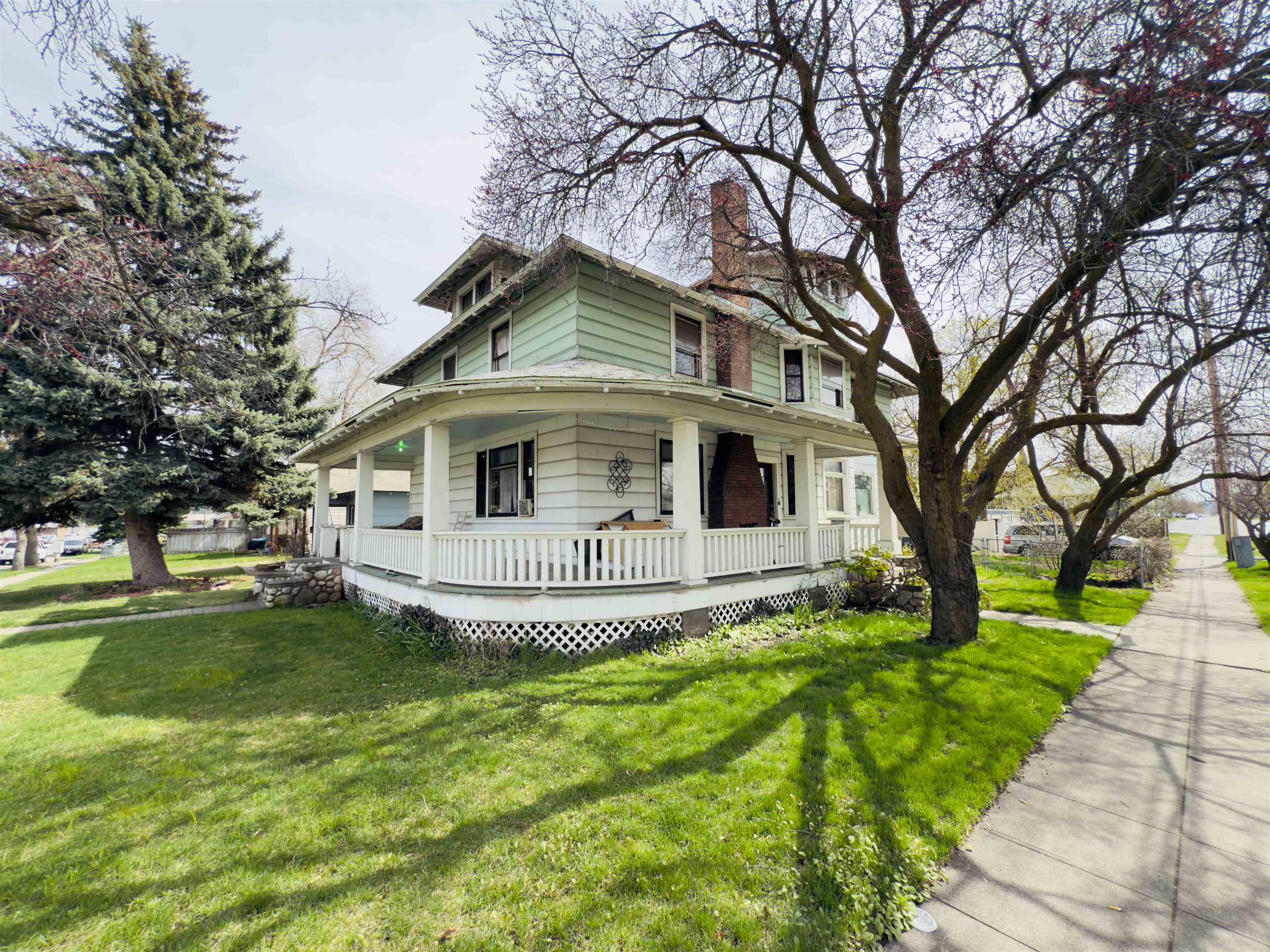 4722 N Regal St
