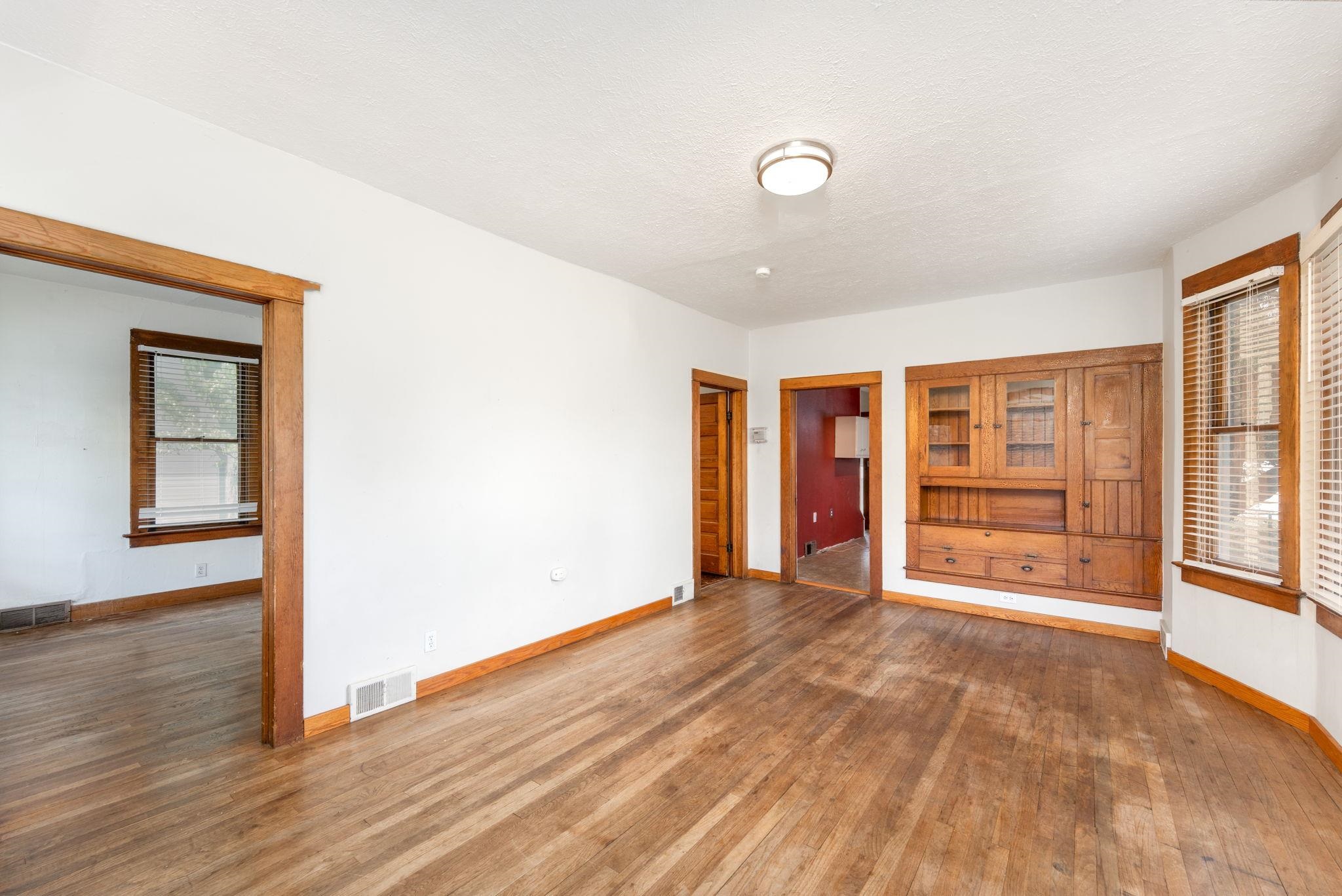 1804 W Augusta Ave