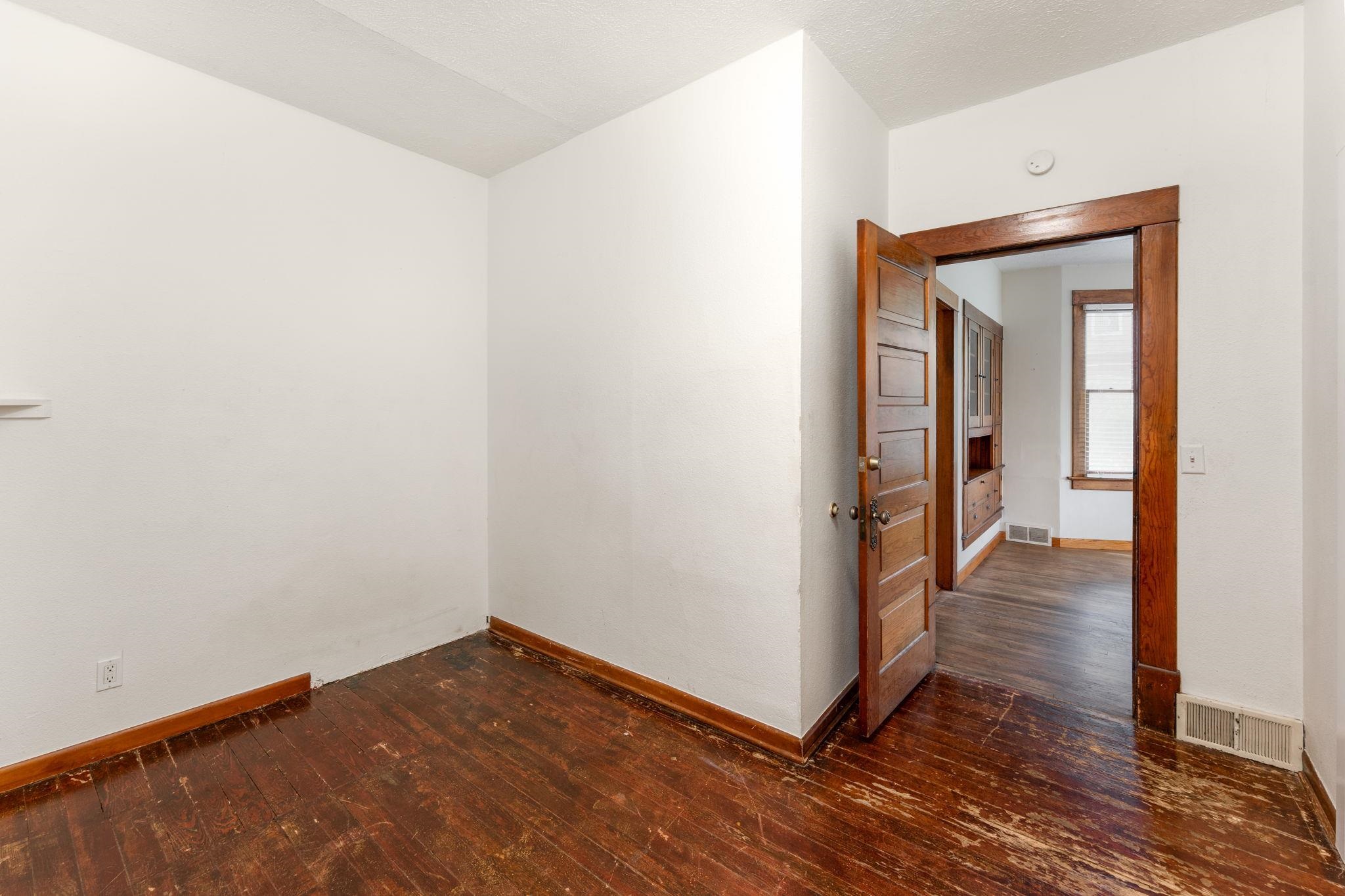 1804 W Augusta Ave