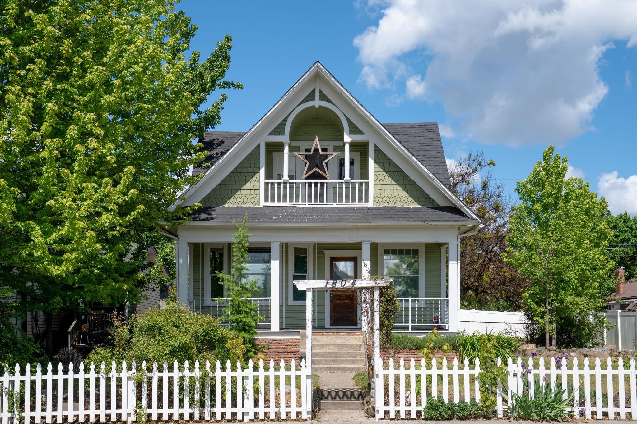 1804 W Augusta Ave