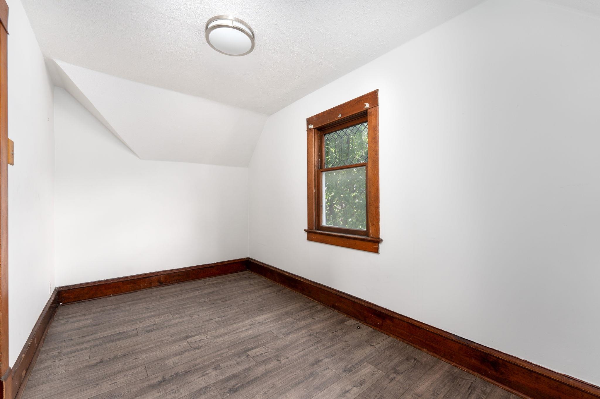 1804 W Augusta Ave