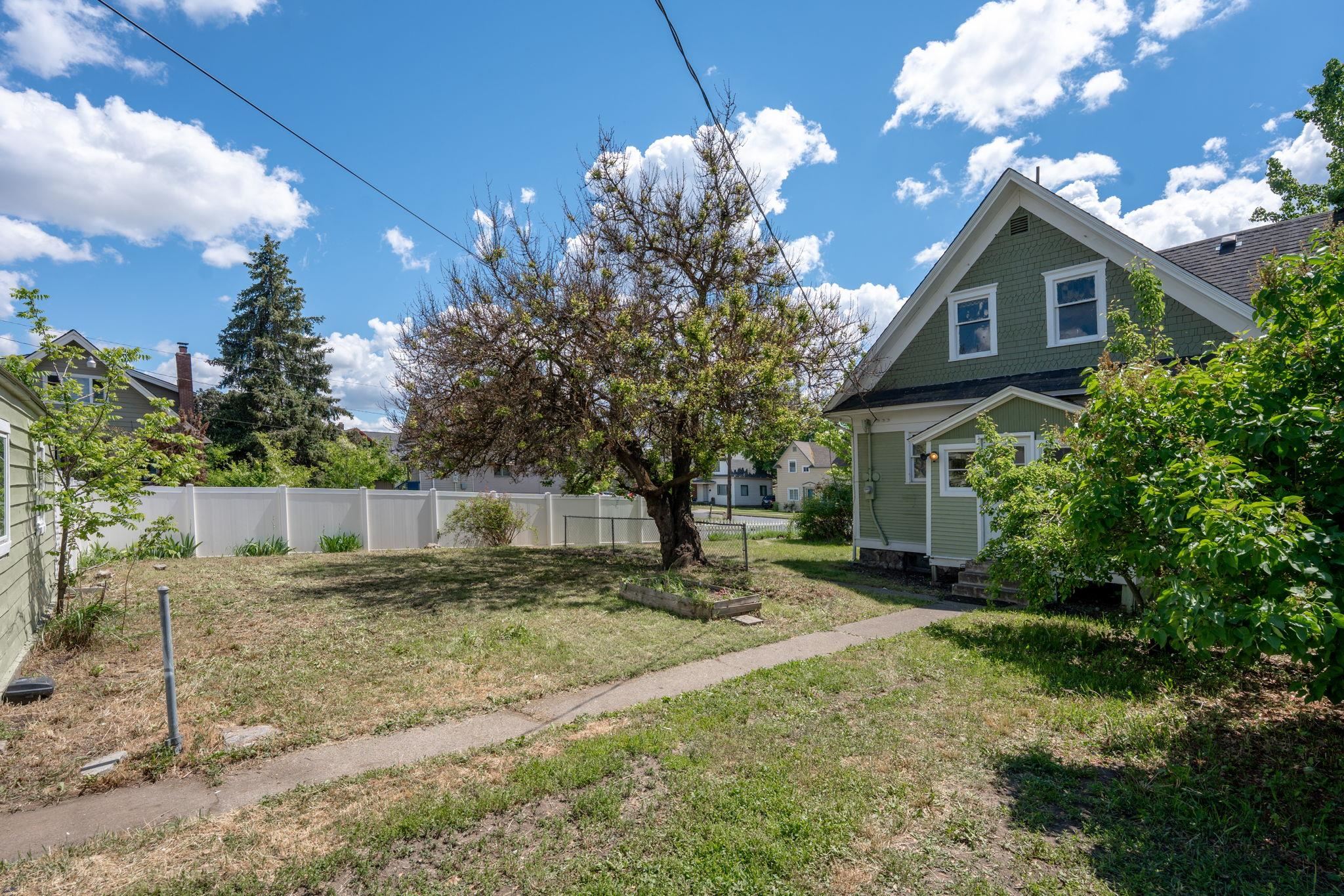 1804 W Augusta Ave