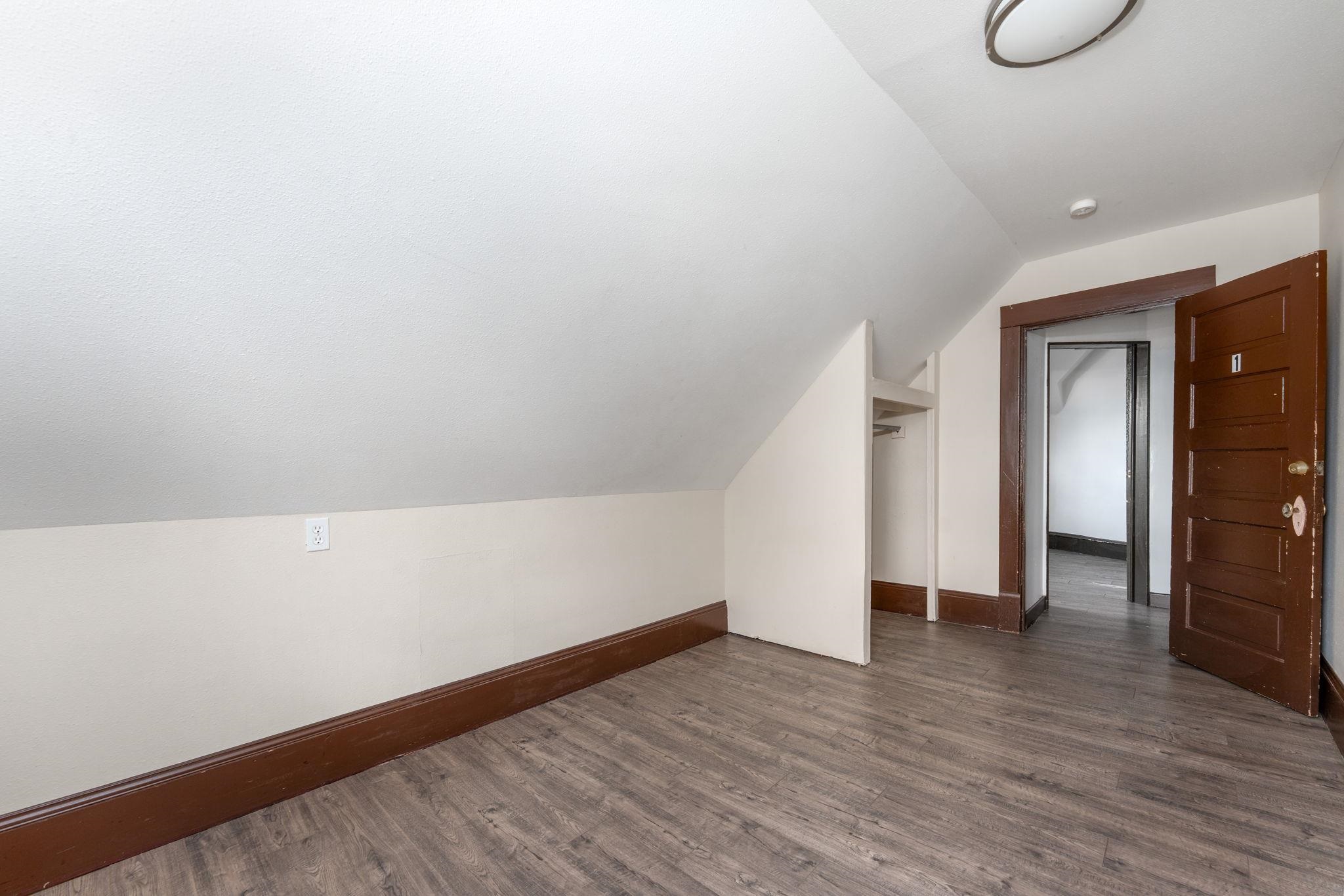 1804 W Augusta Ave
