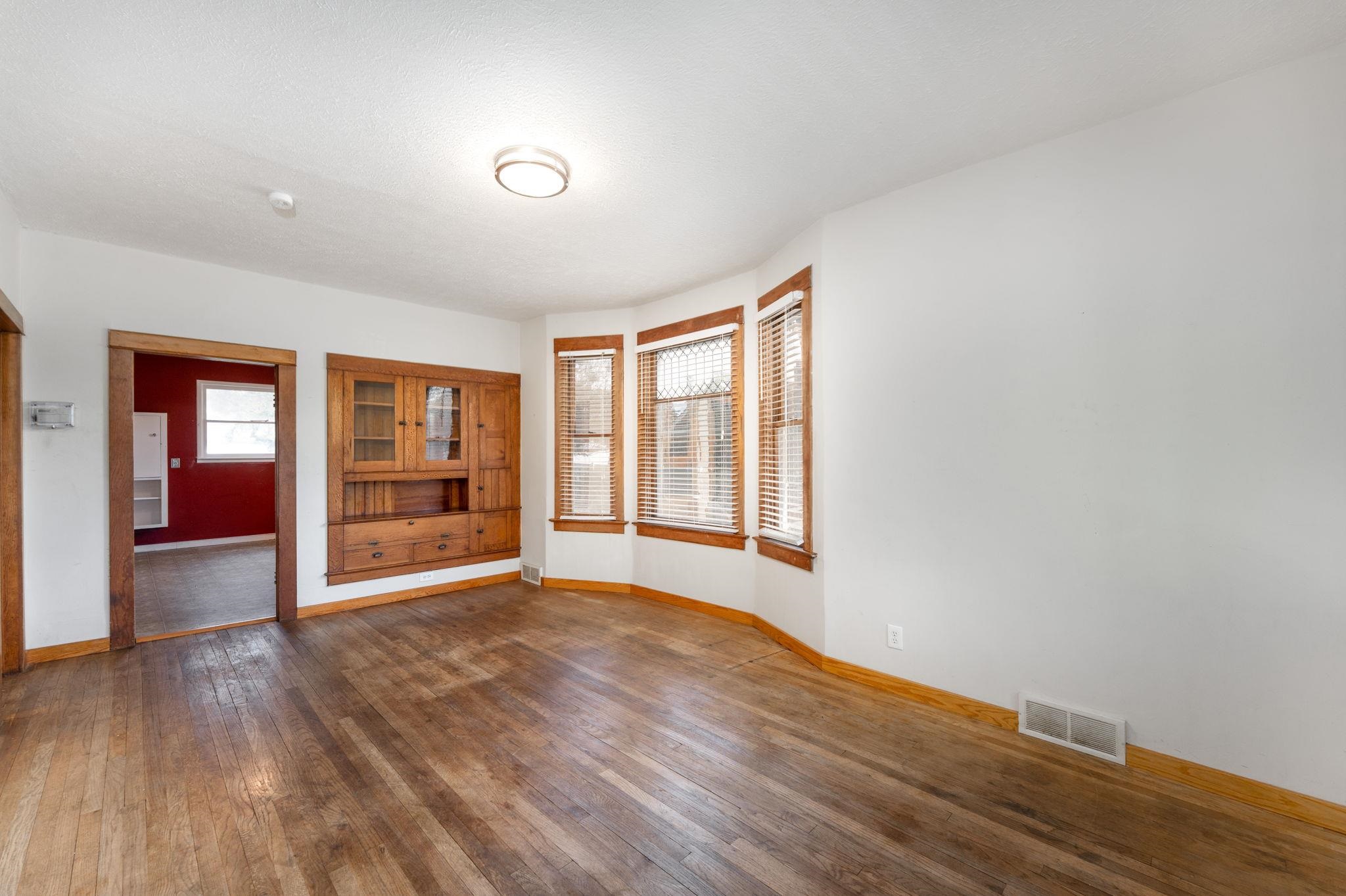 1804 W Augusta Ave