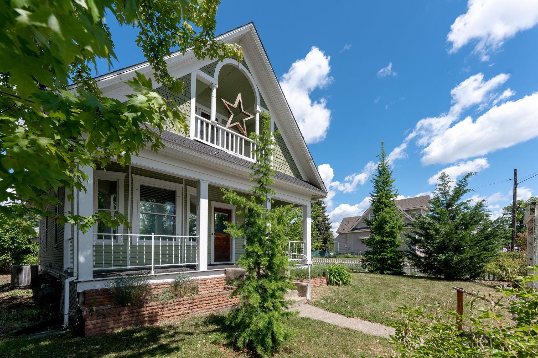 1804 W Augusta Ave