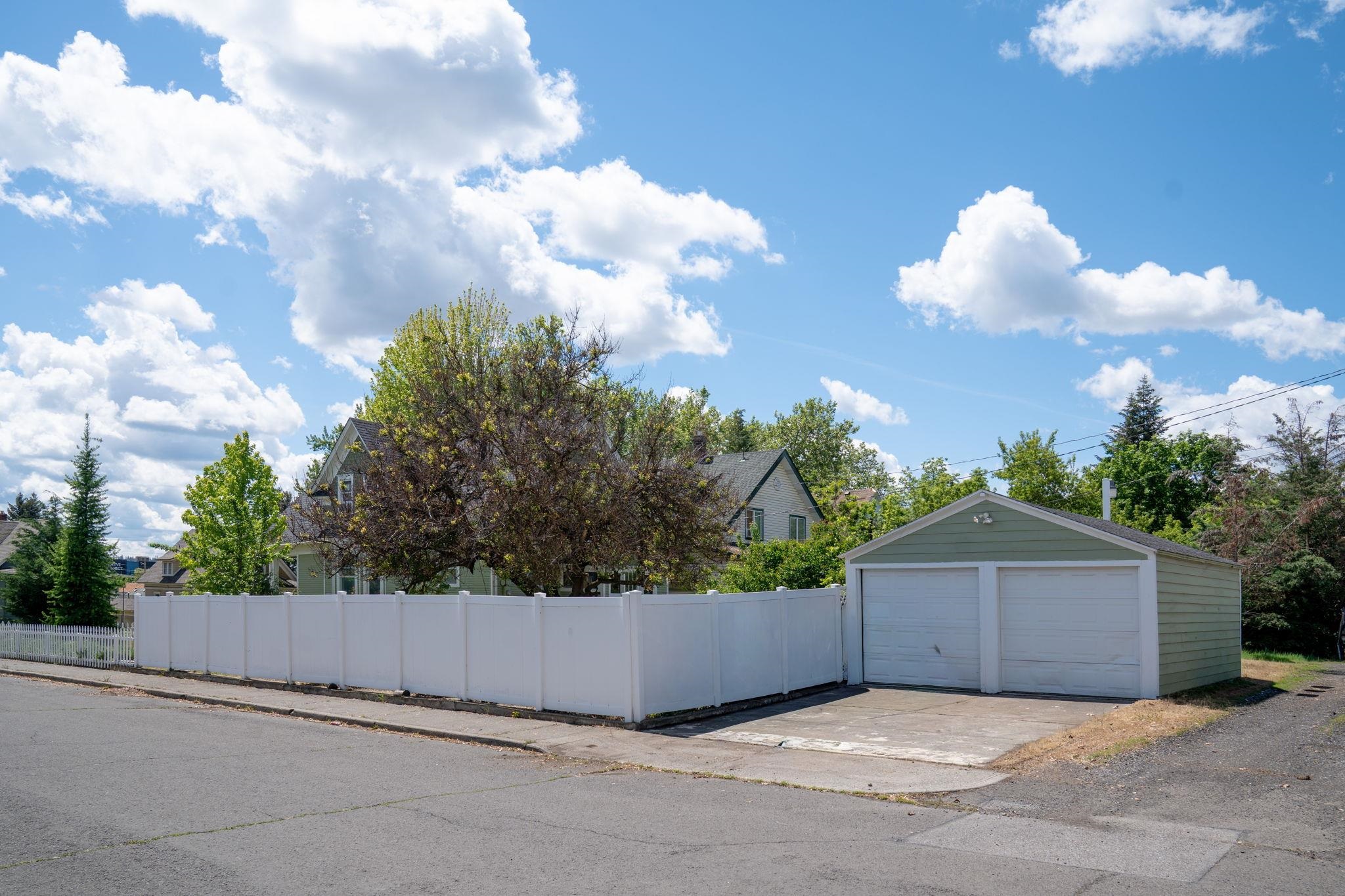 1804 W Augusta Ave