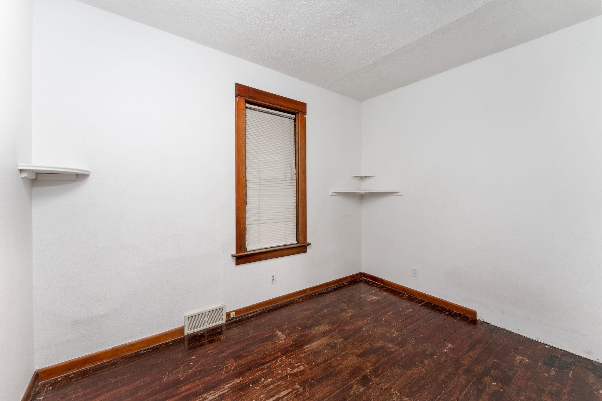1804 W Augusta Ave
