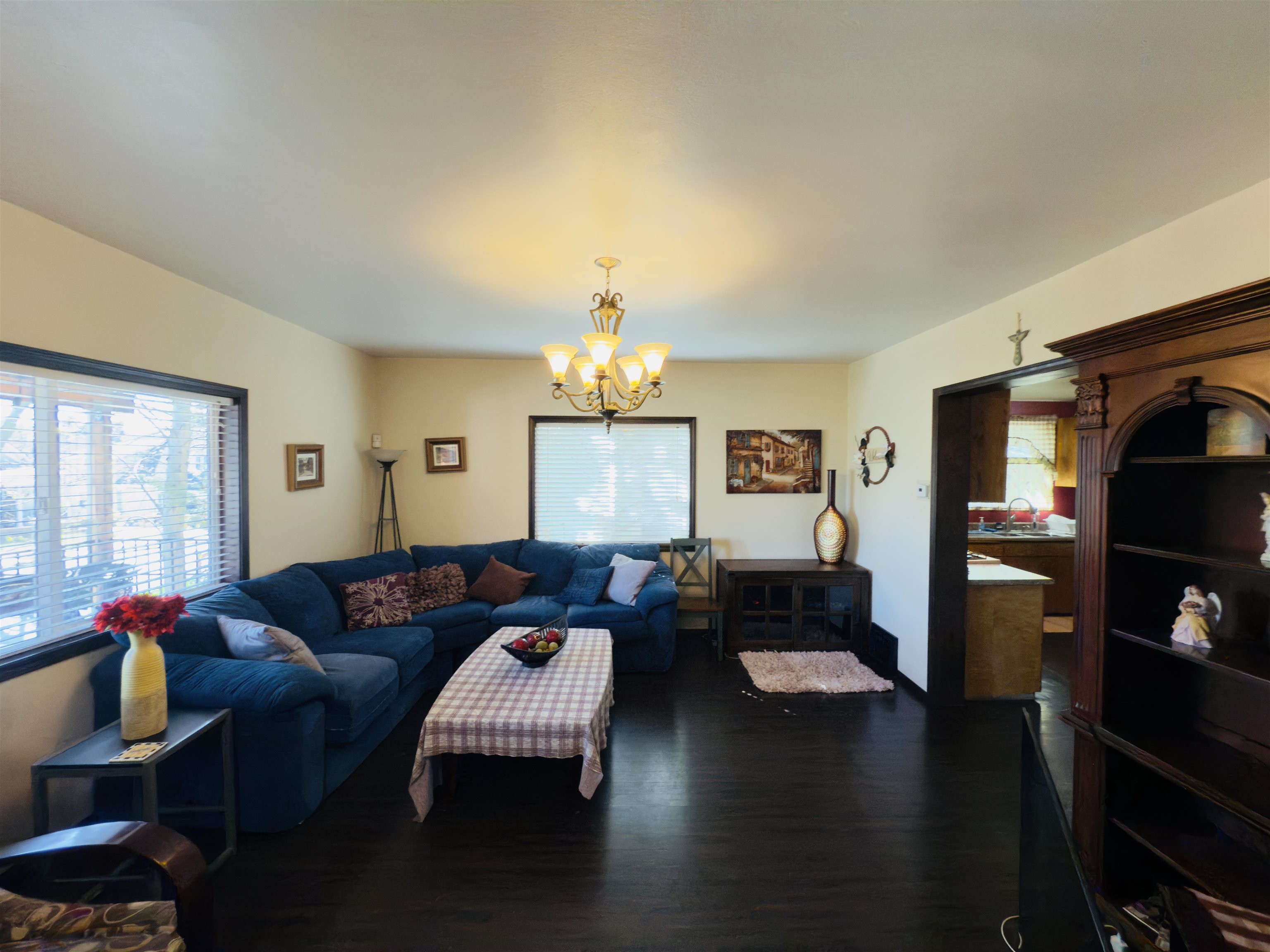 1808 W Augusta Ave