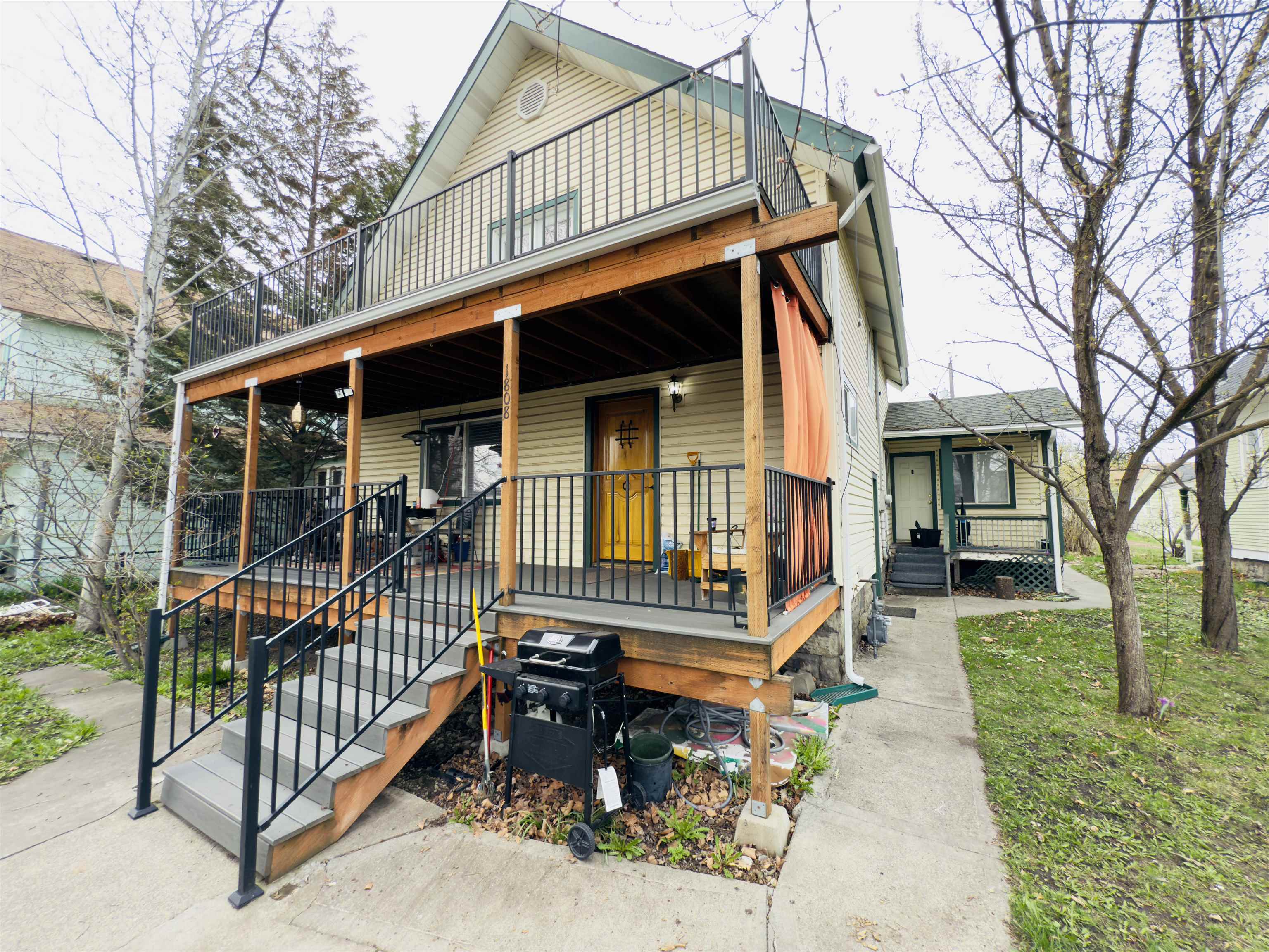 1808 W Augusta Ave
