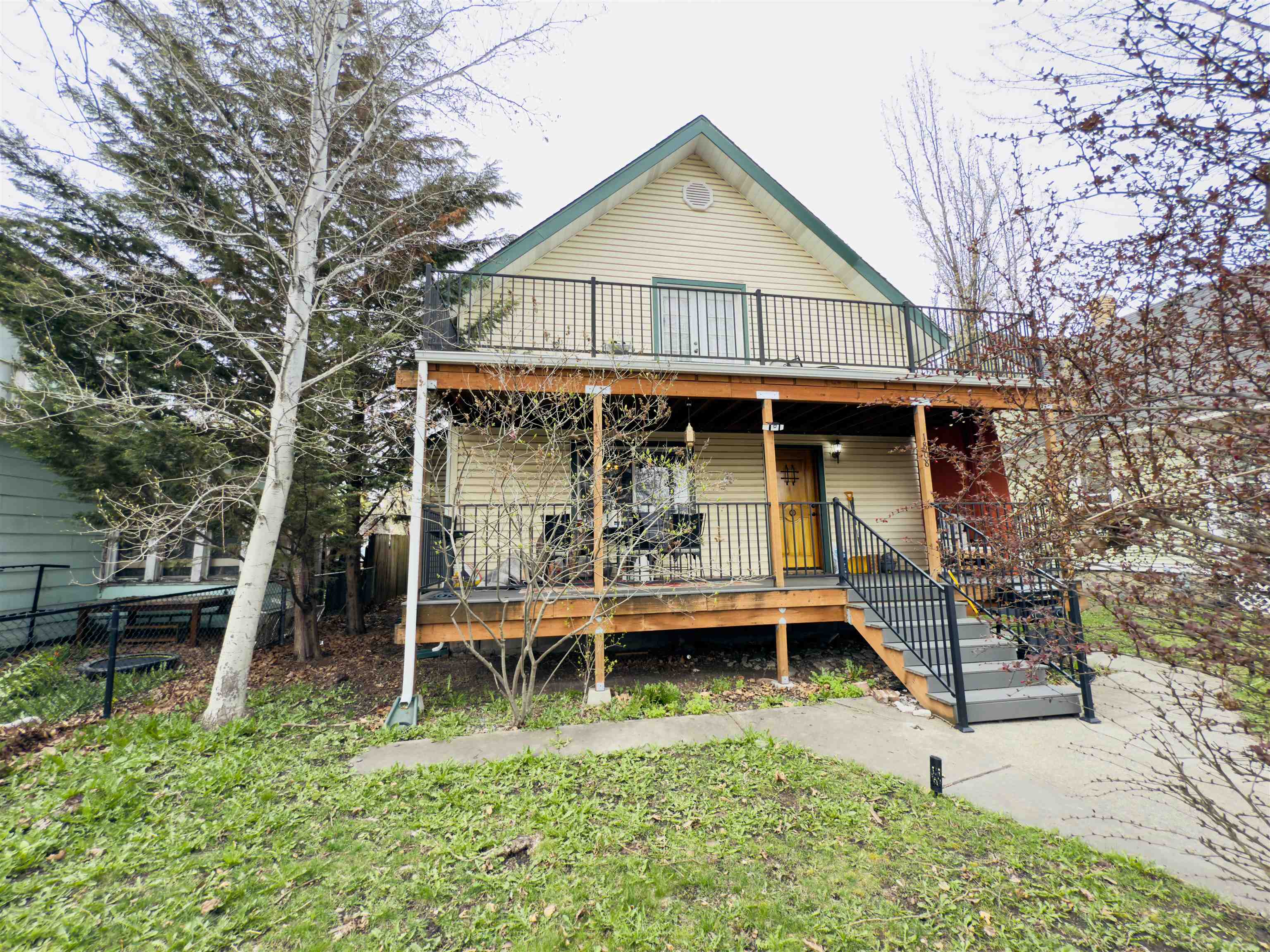1808 W Augusta Ave
