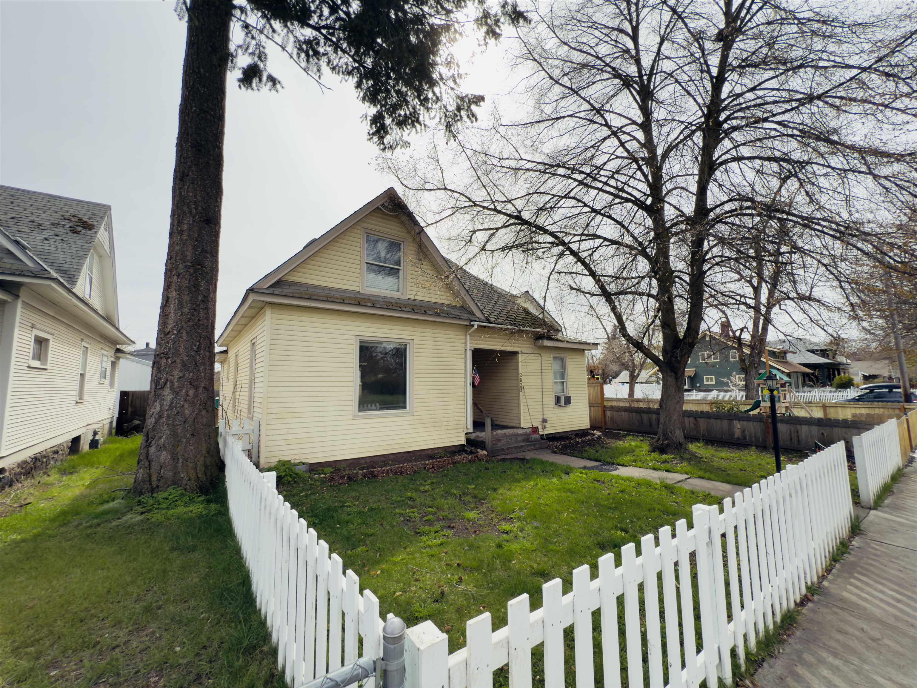 2823 W Sharp Ave