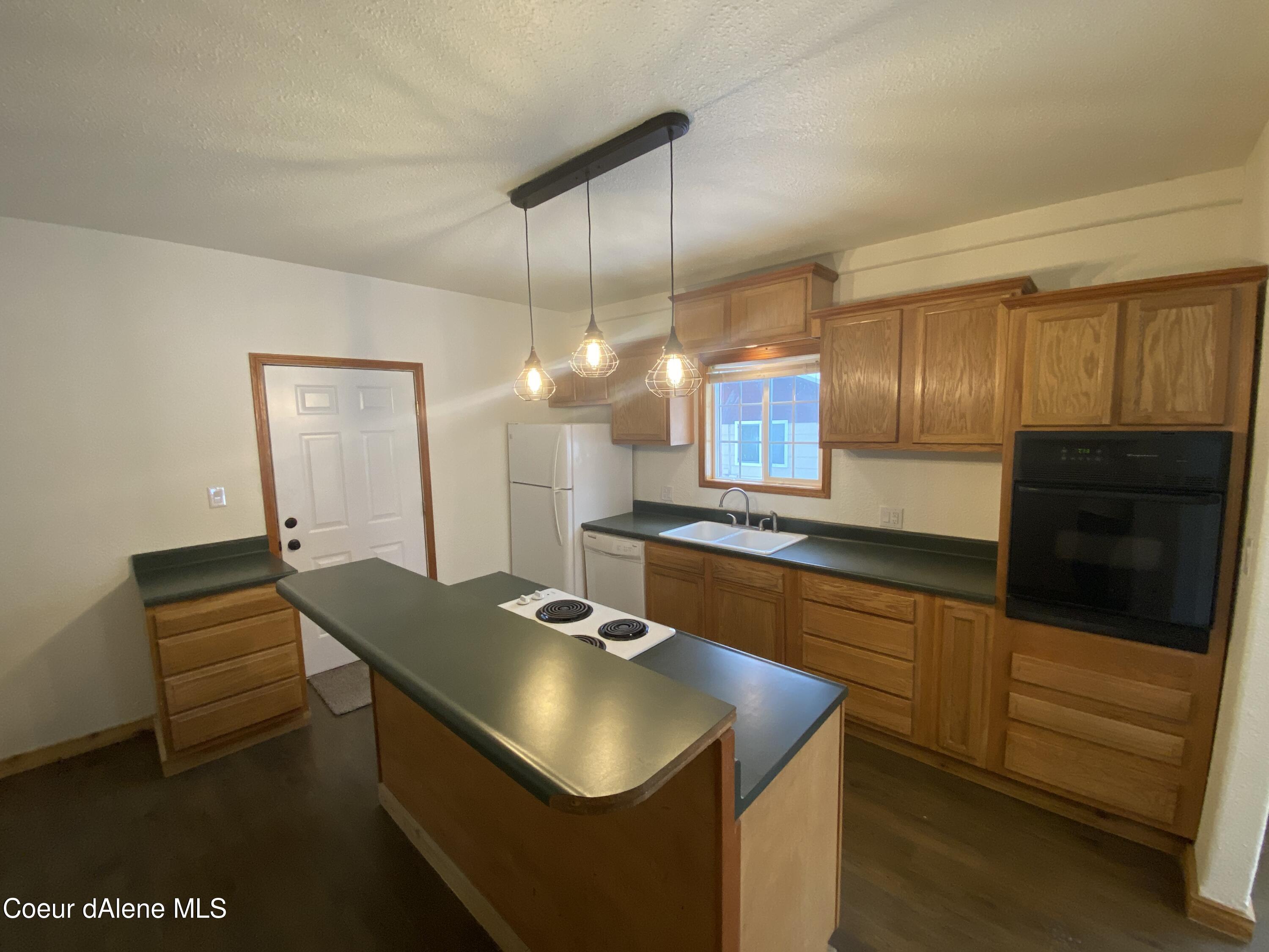 16 W Mullan Ave