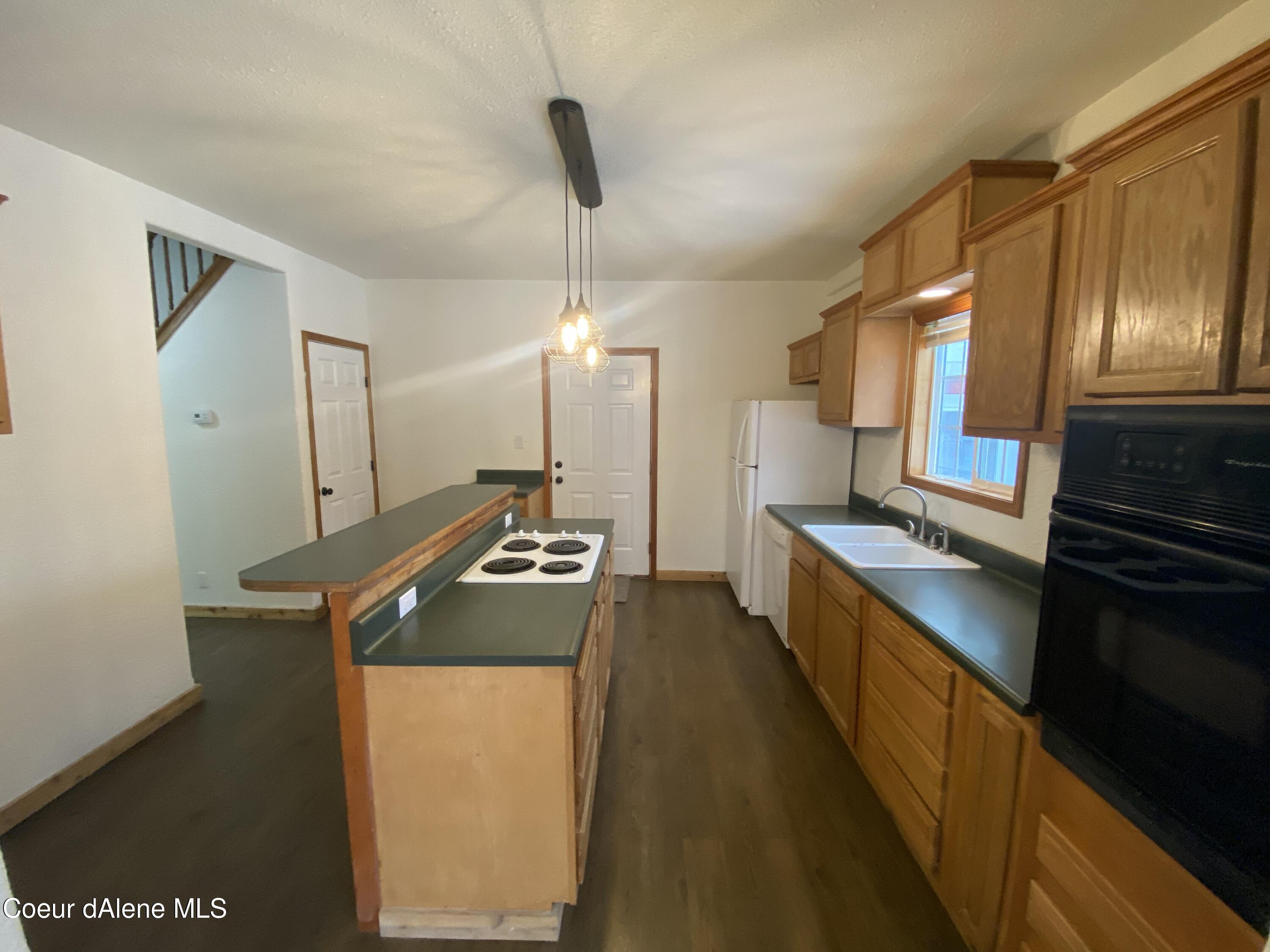 16 W Mullan Ave