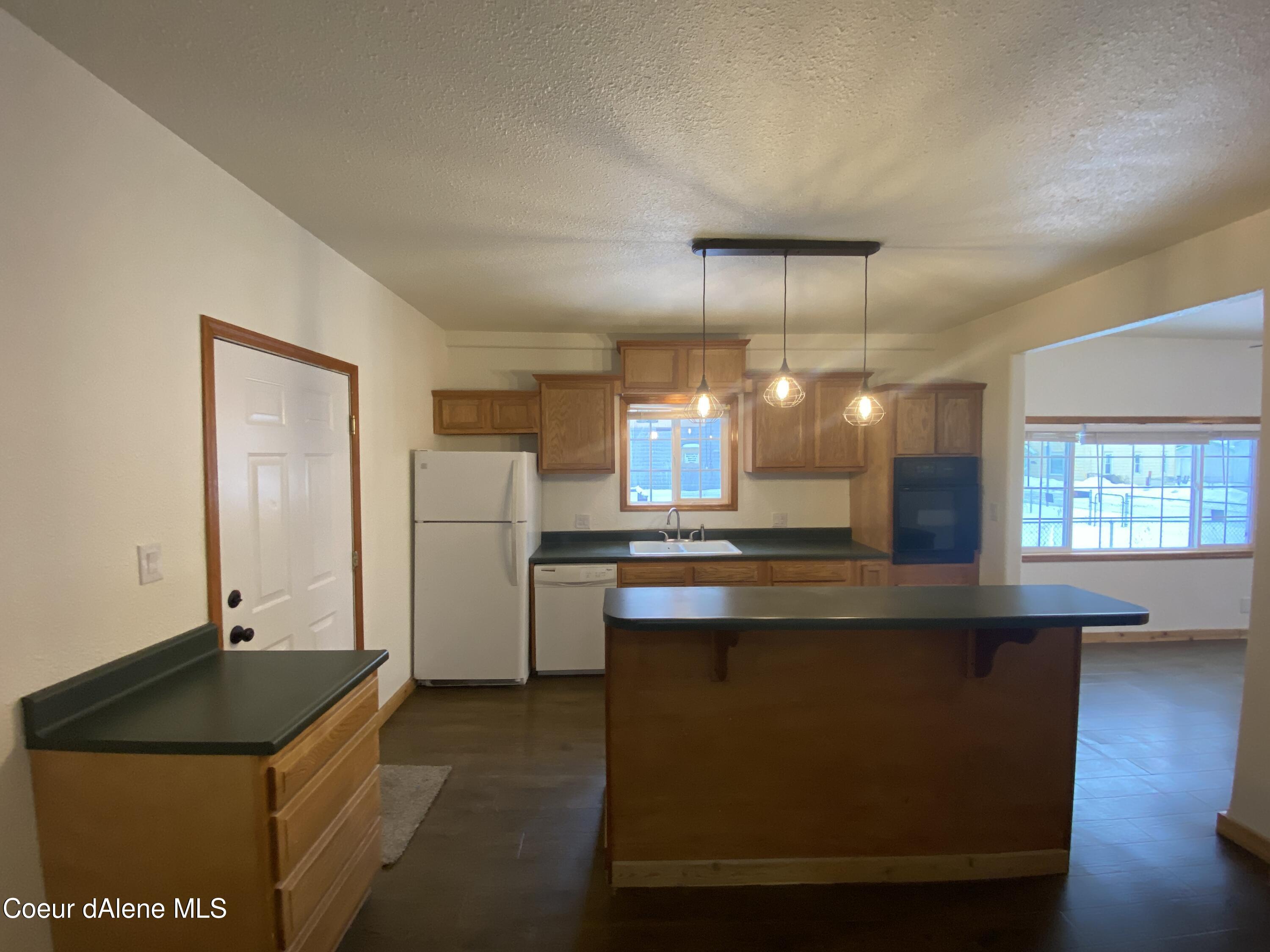 16 W Mullan Ave
