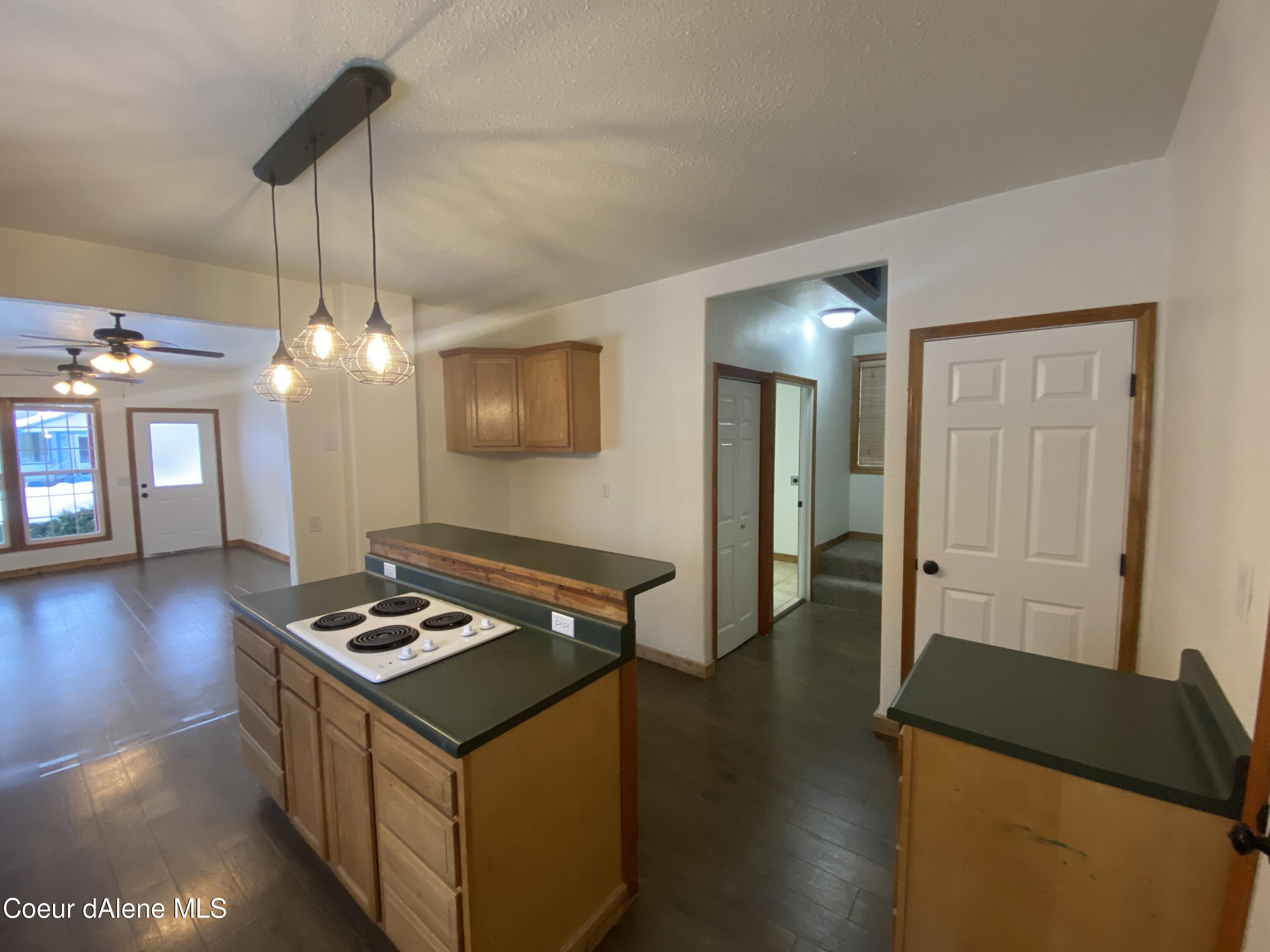 16 W Mullan Ave