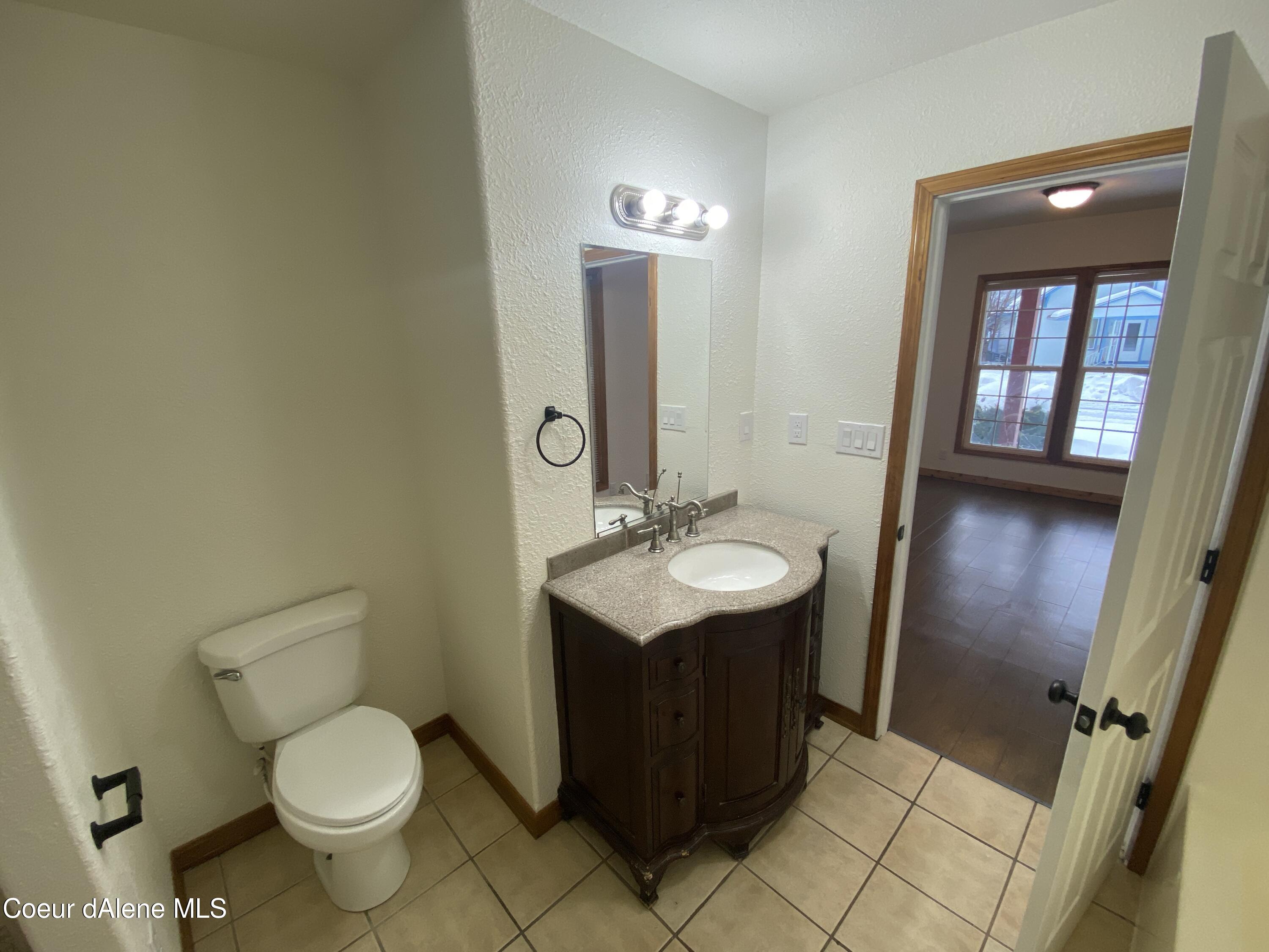 16 W Mullan Ave