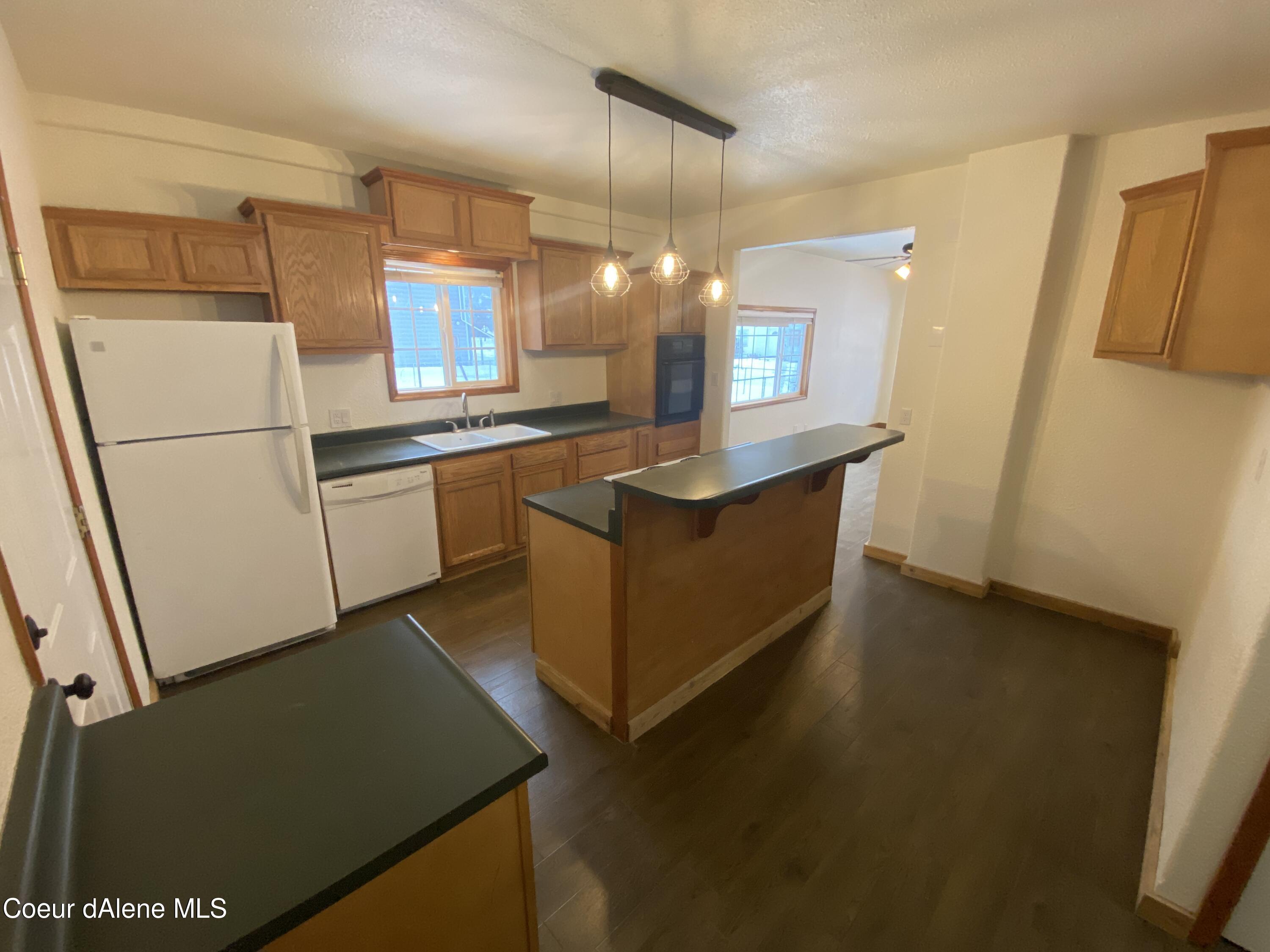 16 W Mullan Ave