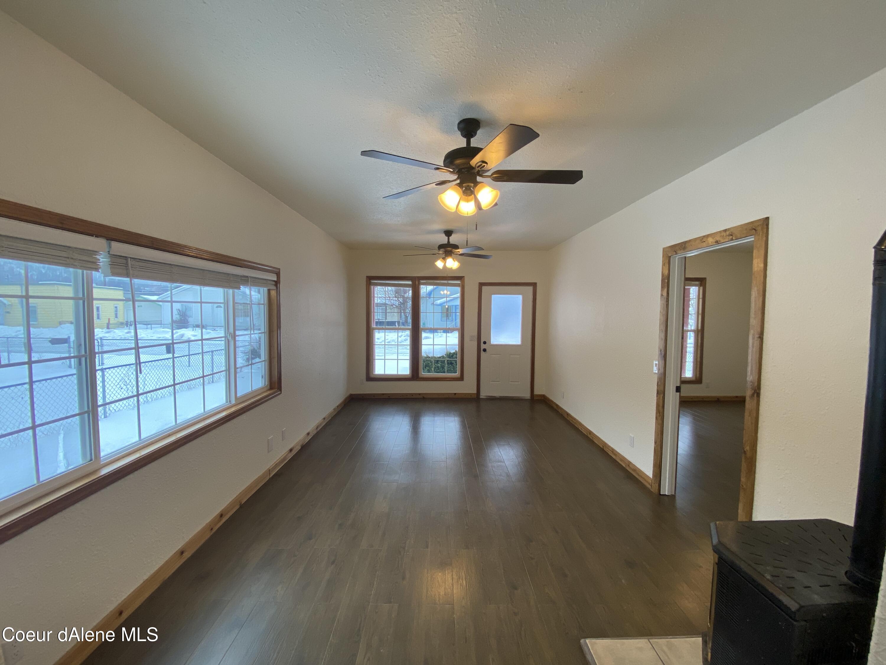 16 W Mullan Ave