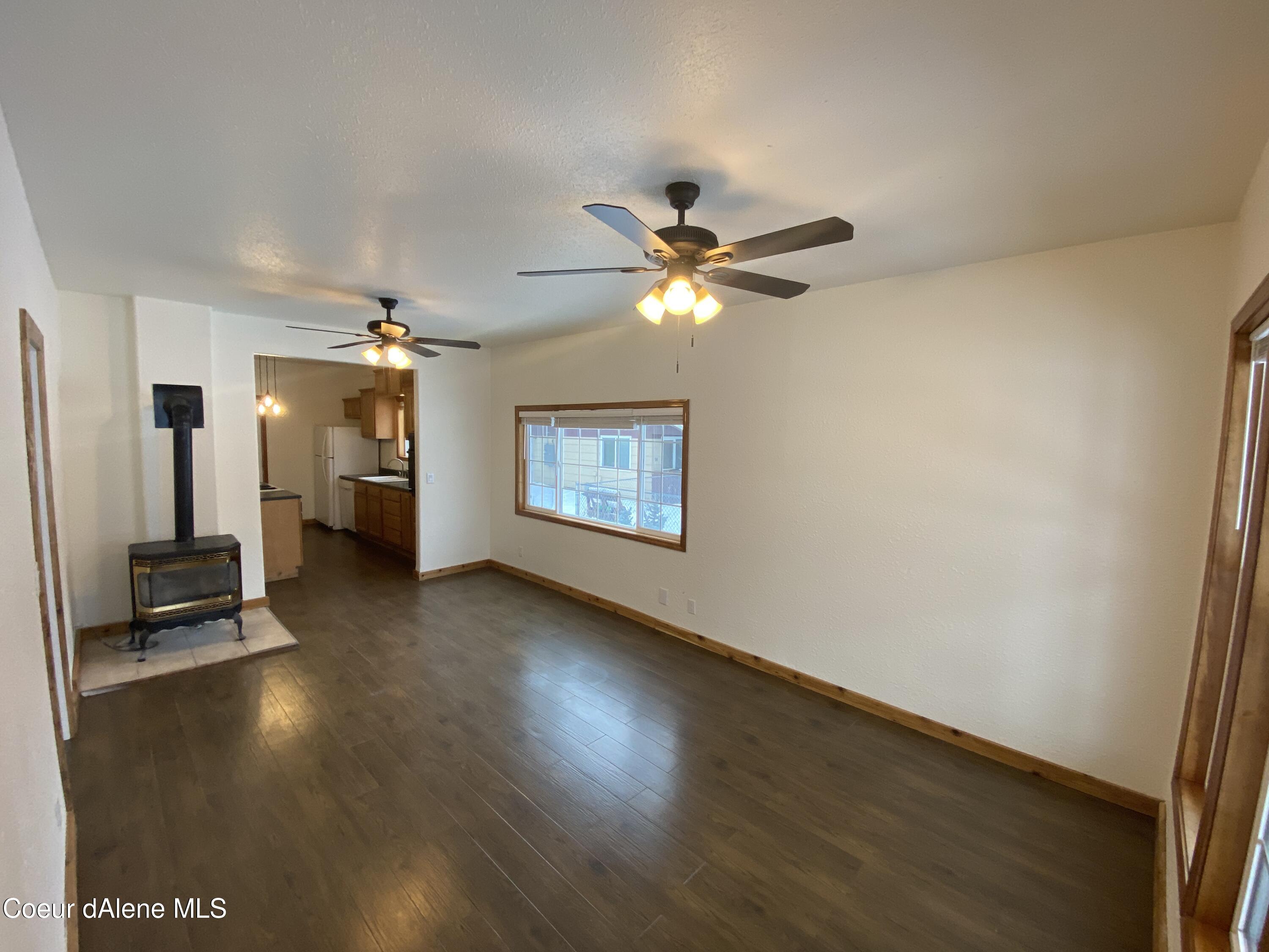 16 W Mullan Ave
