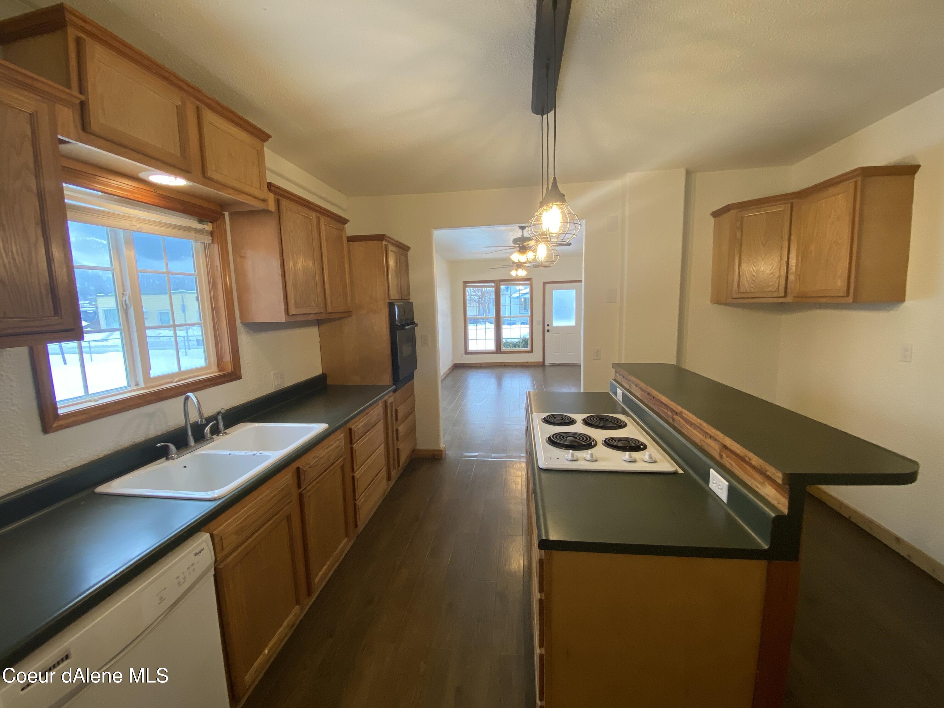 16 W Mullan Ave