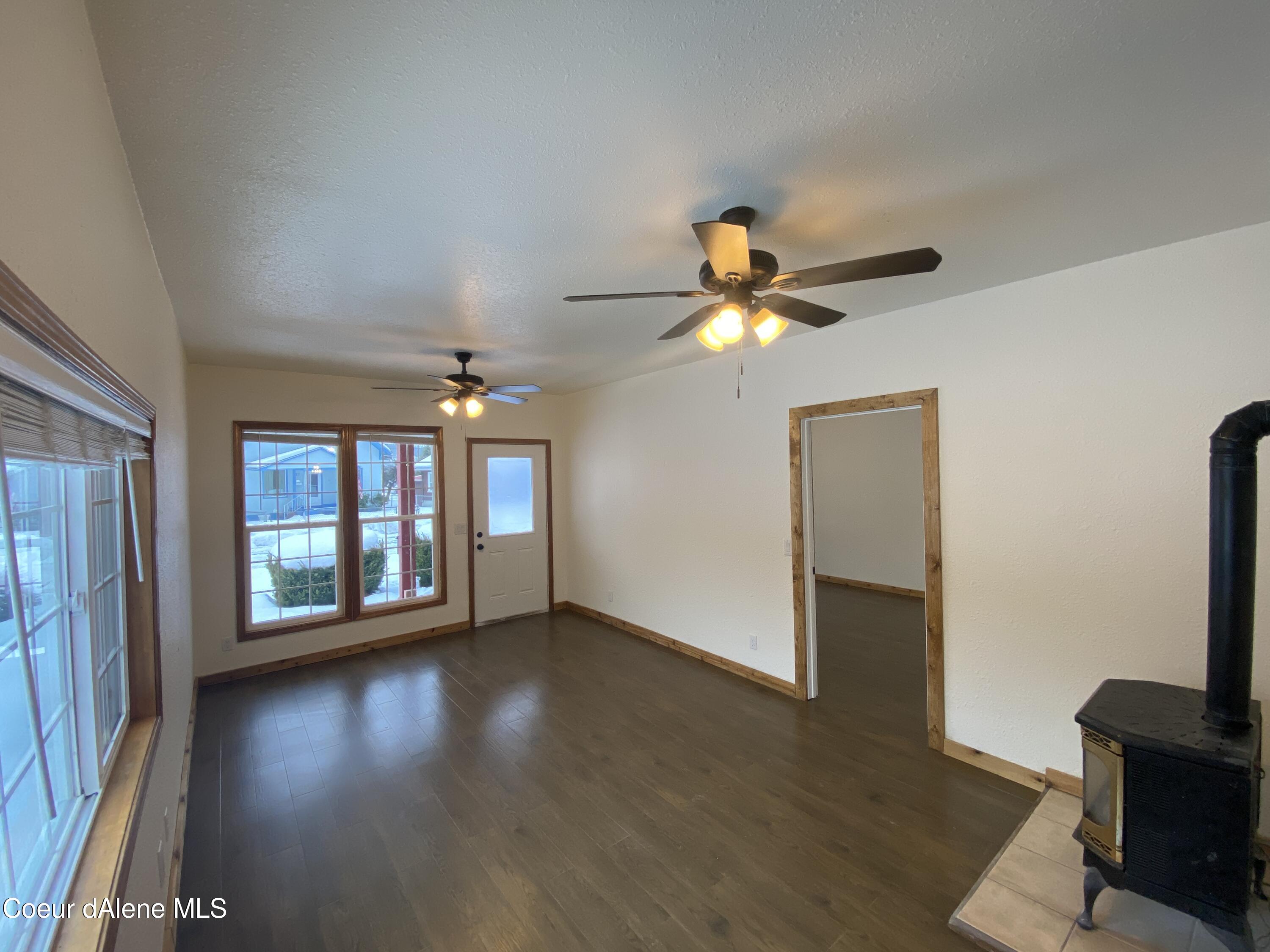 16 W Mullan Ave