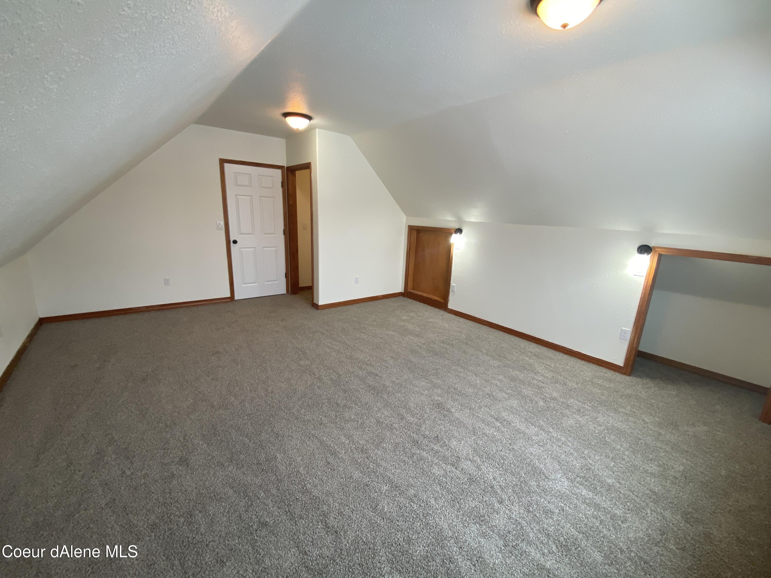 16 W Mullan Ave