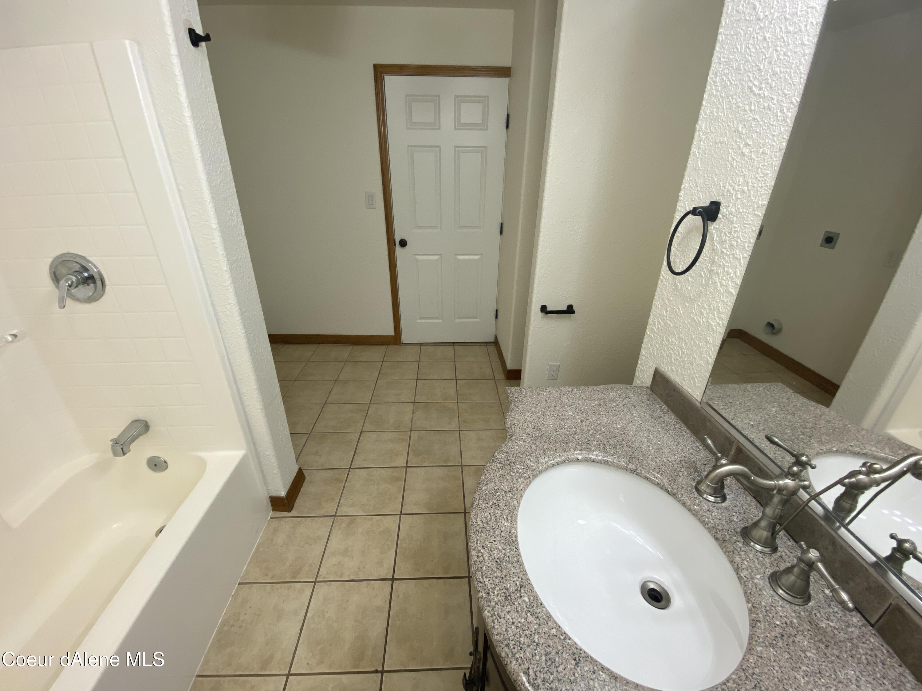 16 W Mullan Ave
