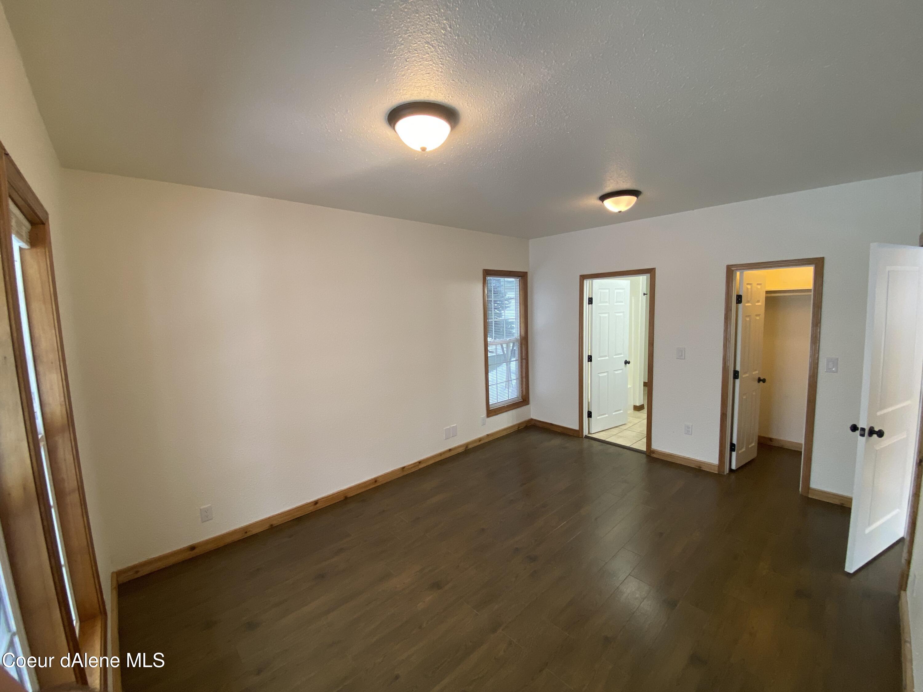 16 W Mullan Ave