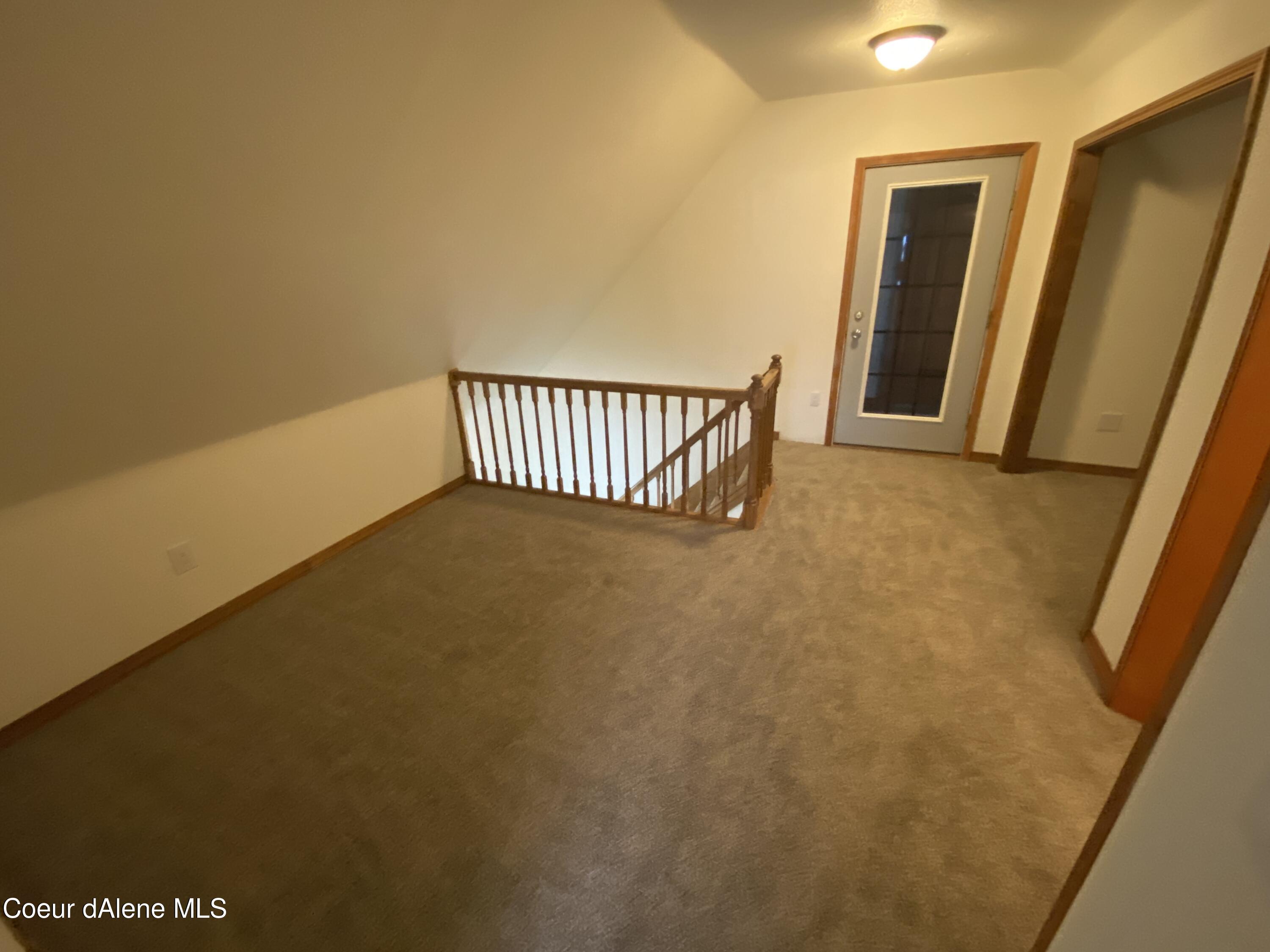16 W Mullan Ave