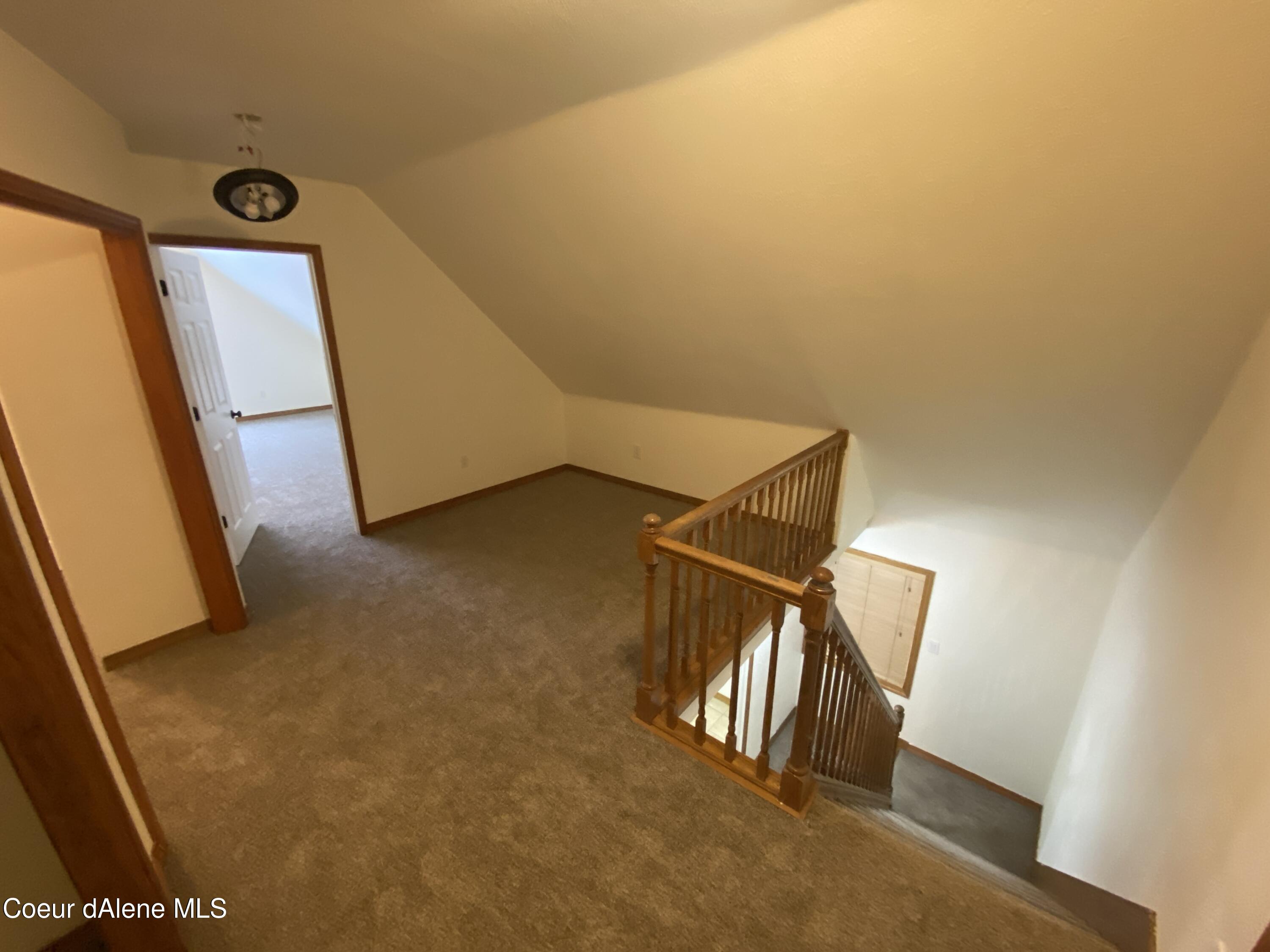 16 W Mullan Ave