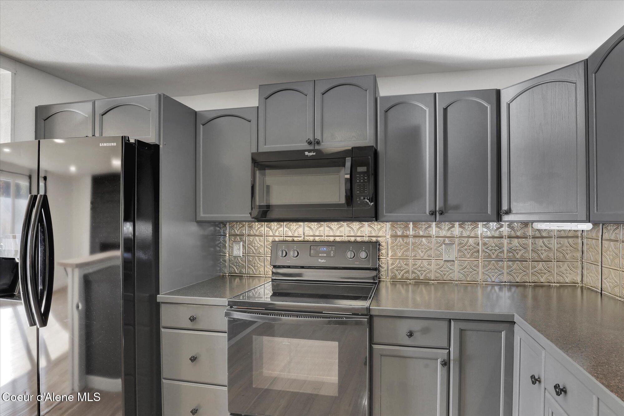 12215 W Park Ln