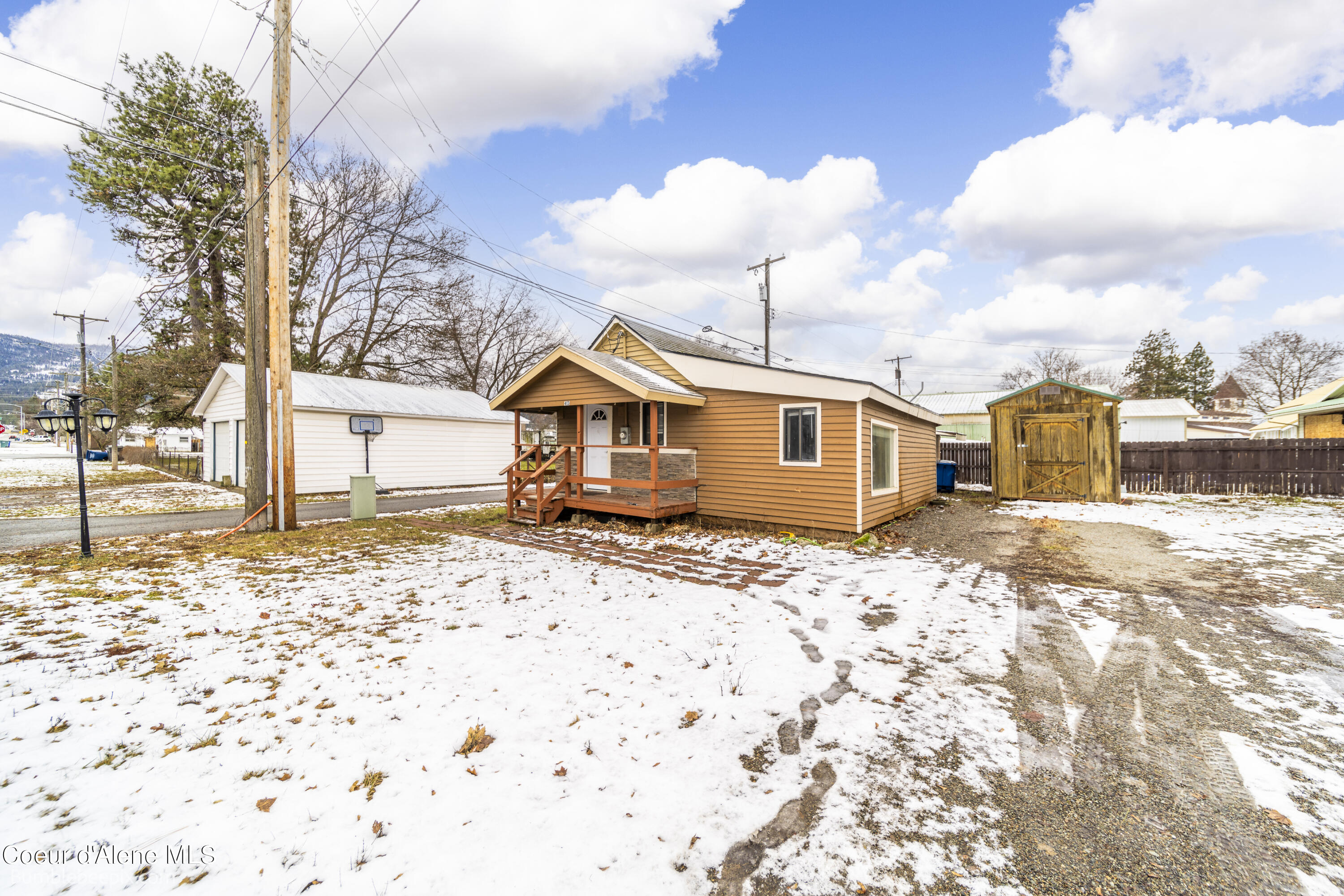 413 N HENRY ST